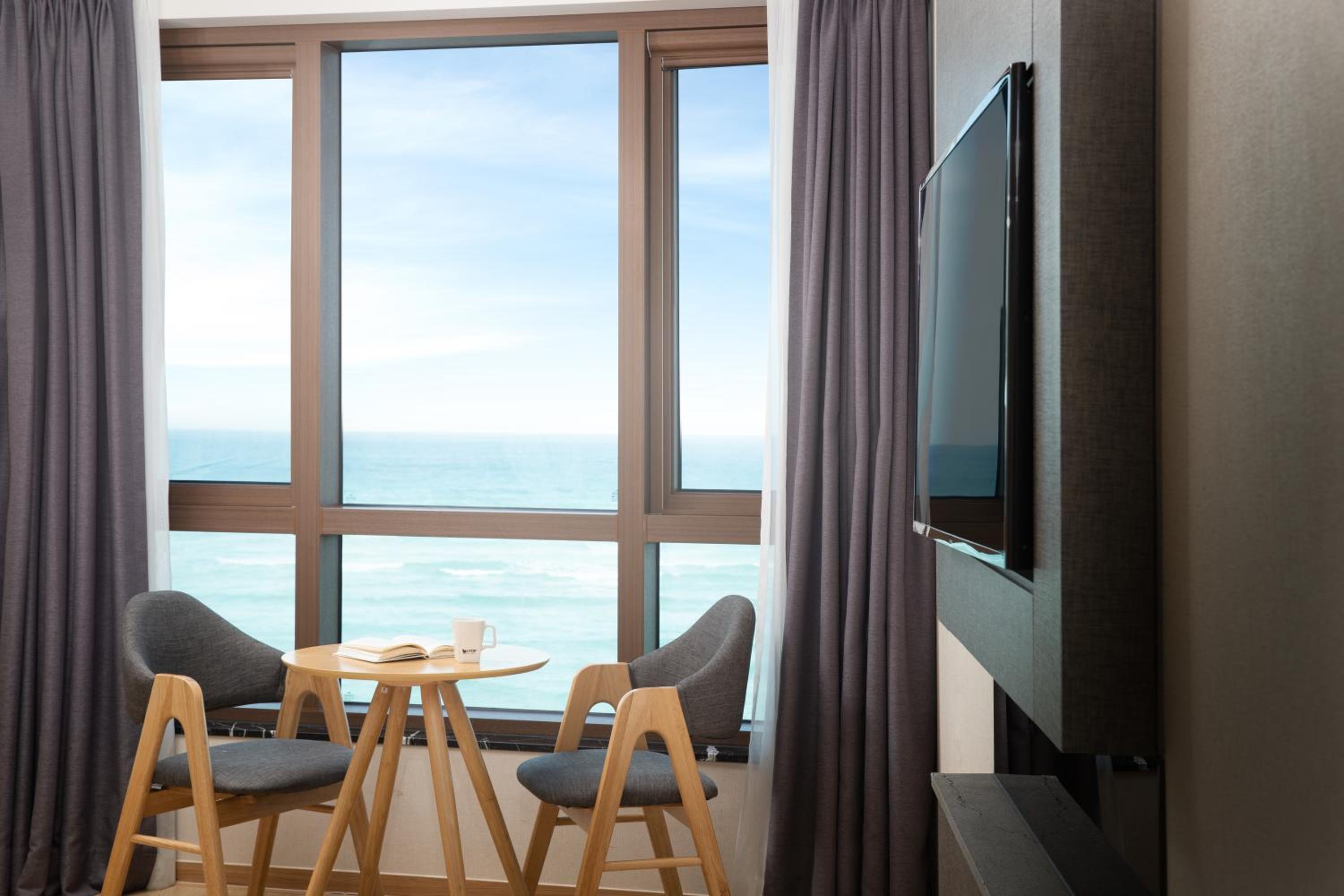Deluxe Twin Room with Sea View photo 2