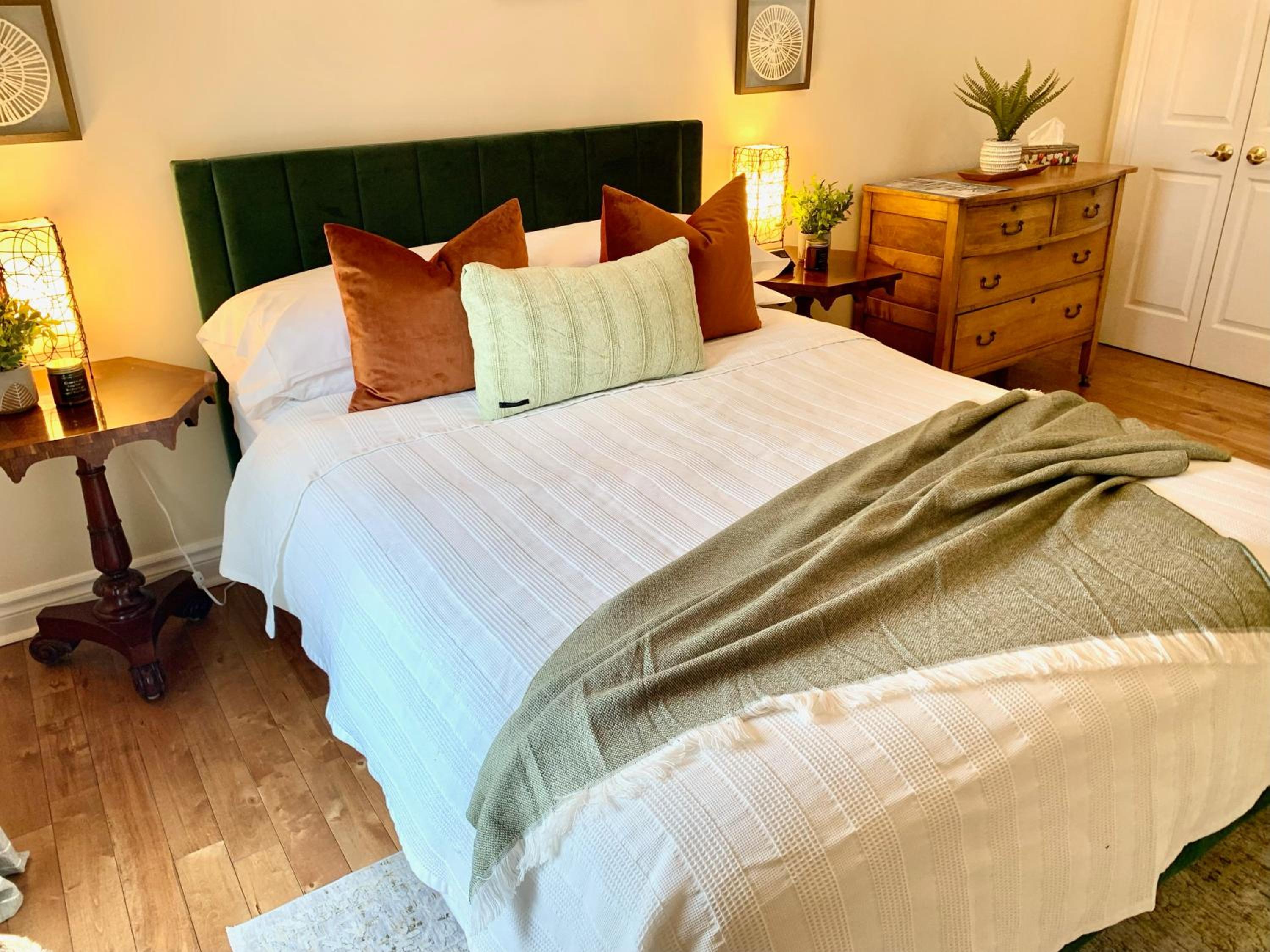 Deluxe Queen Suite