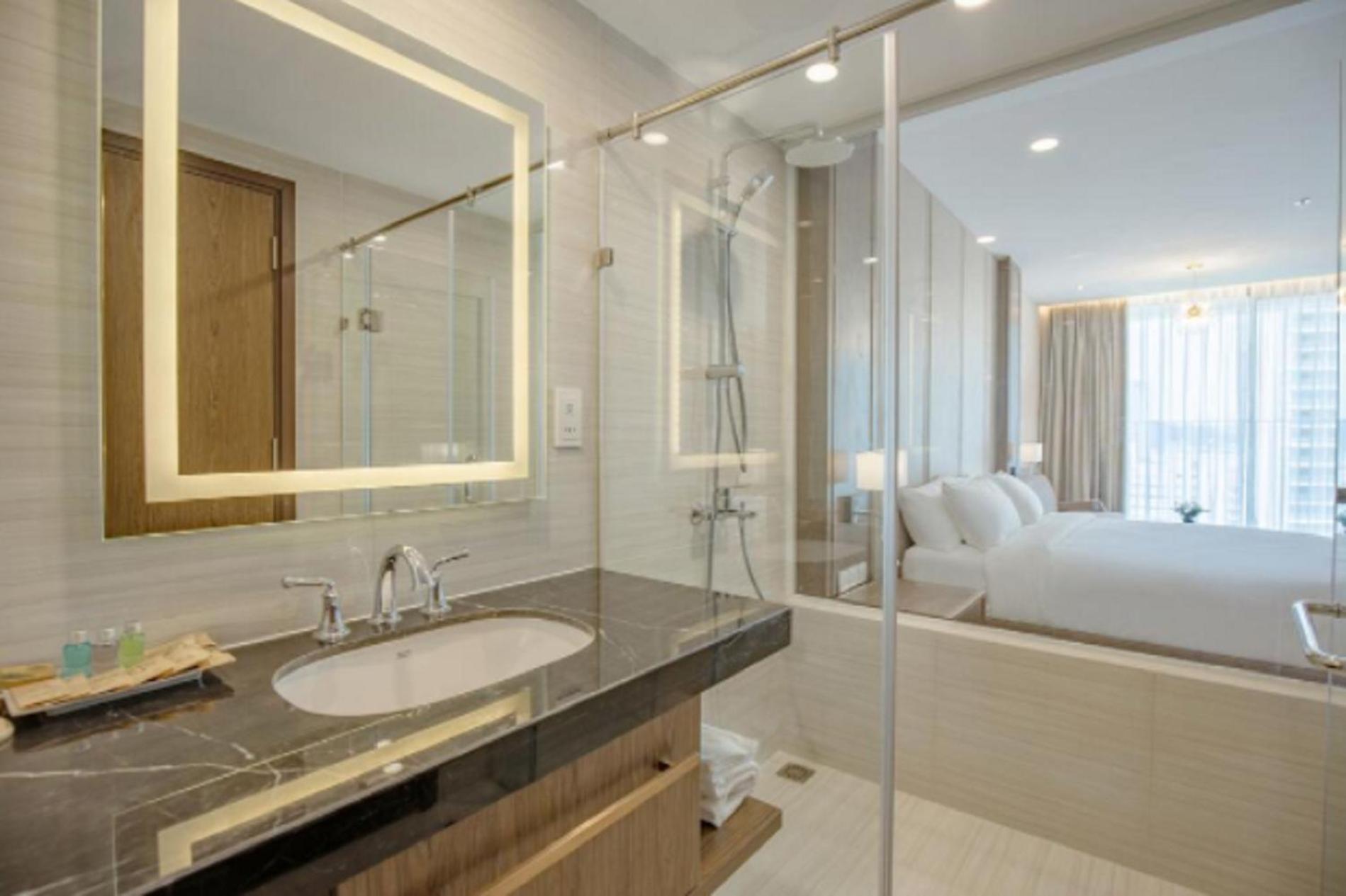 Deluxe Double Room with Side Sea View - Photo 4