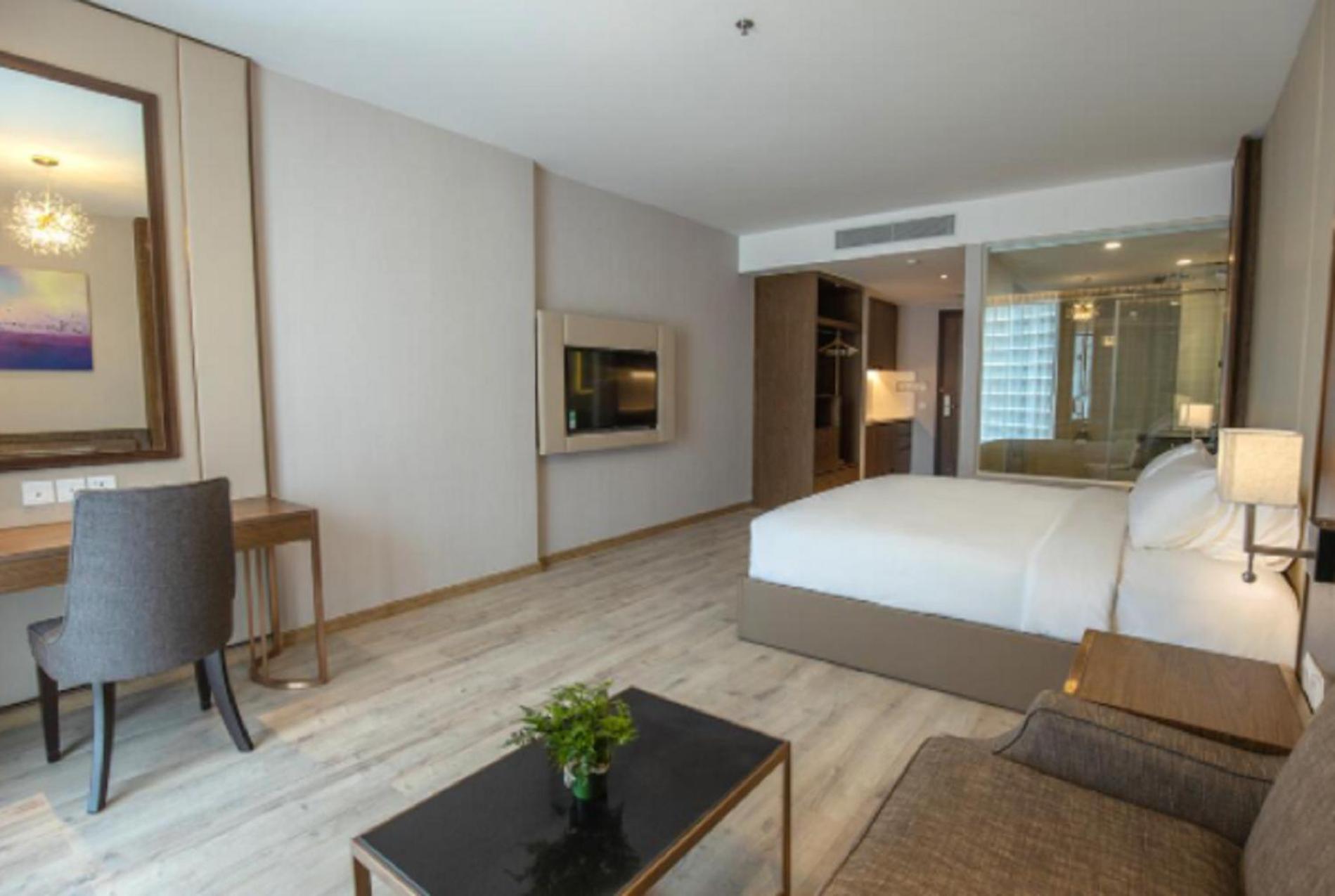 Deluxe Double Room with Side Sea View - Photo 5