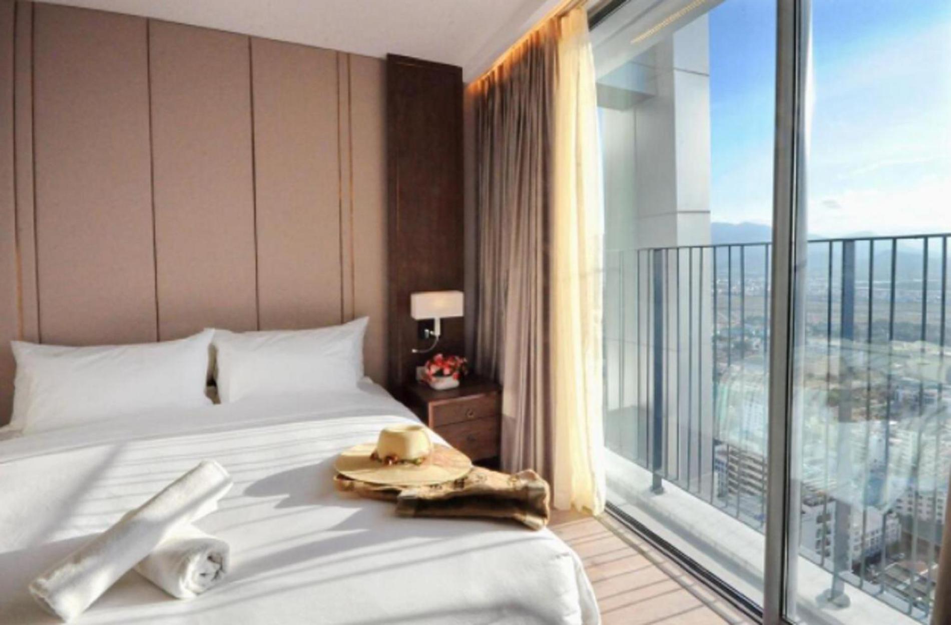 Deluxe Double Room with Side Sea View - Photo 3