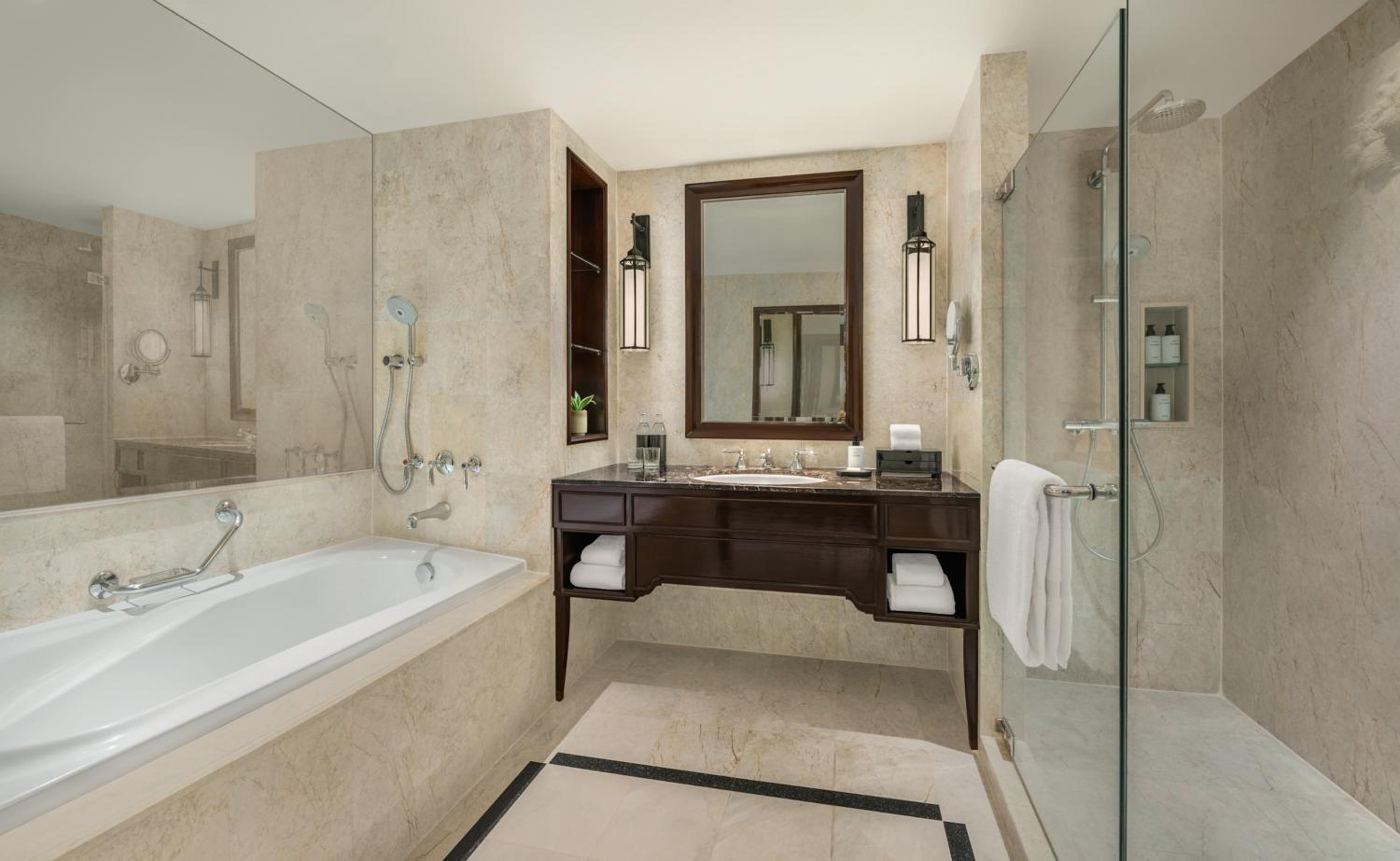 Royal Club Room - Club Lounge Access
