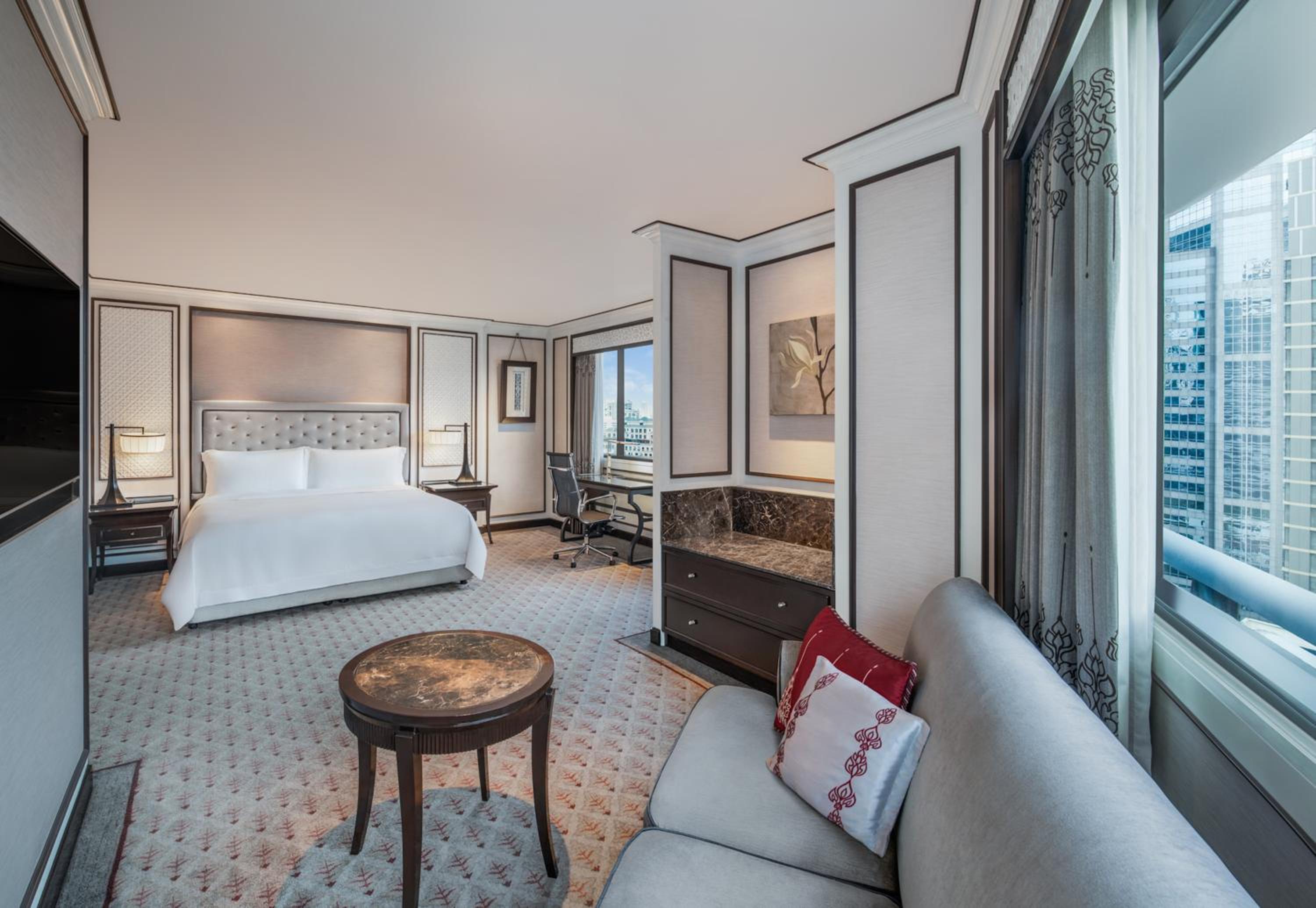 Athenee Prestige, Guest room, 1 King, City view, Corner room