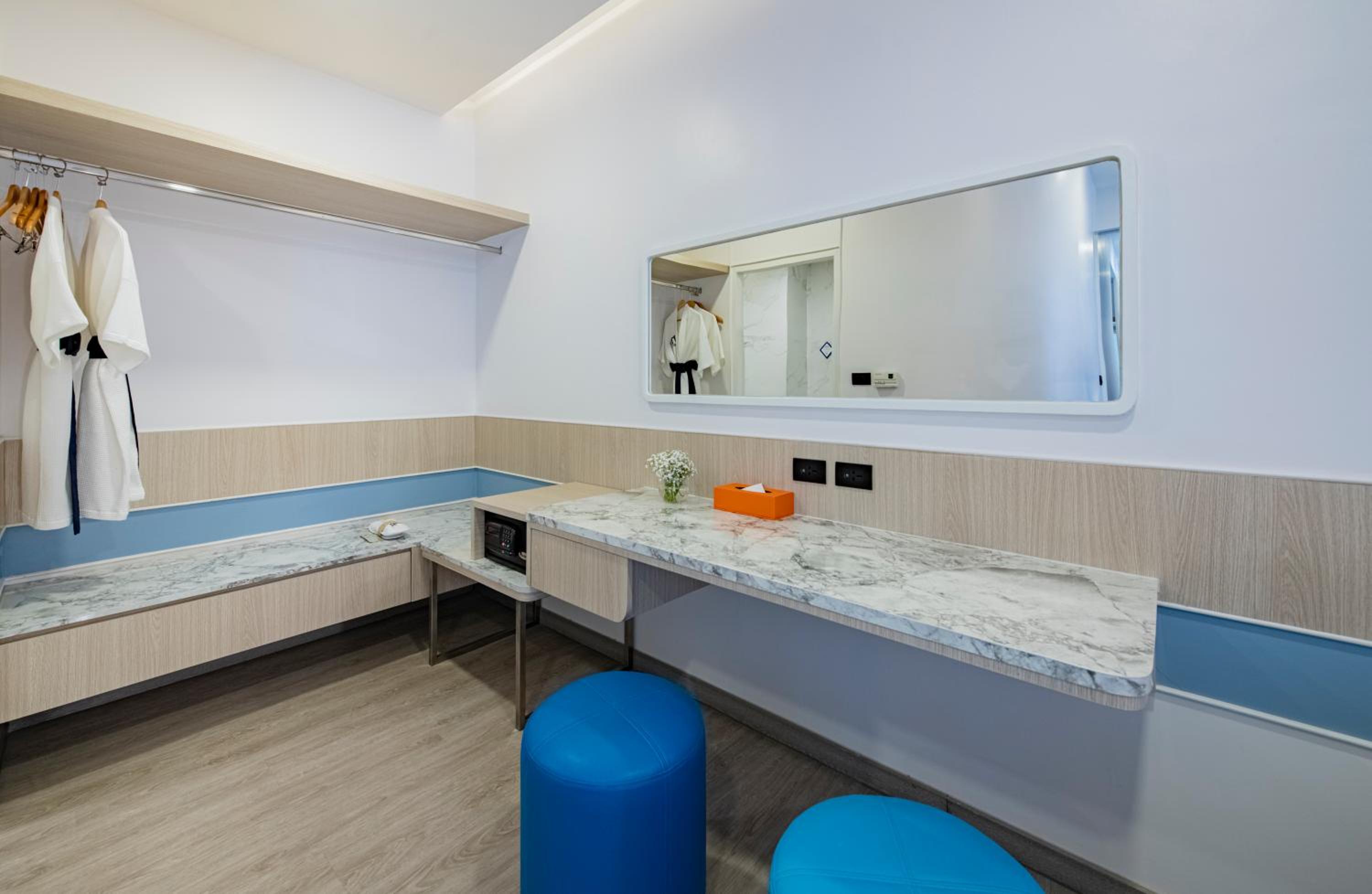 Family Suite 2 Bedrooms	 - Photo 7