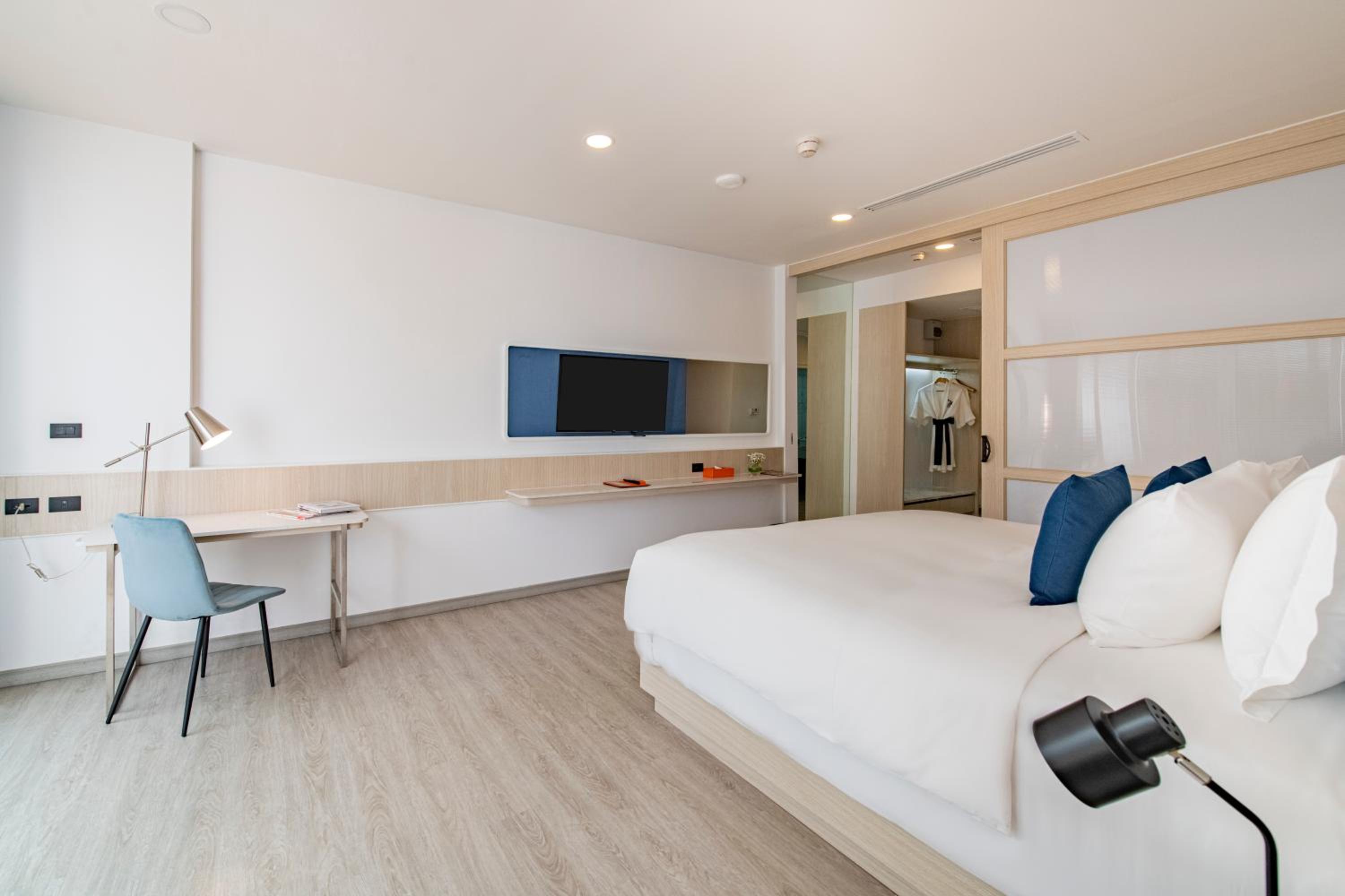 Family Suite 2 Bedrooms	 - Photo 11