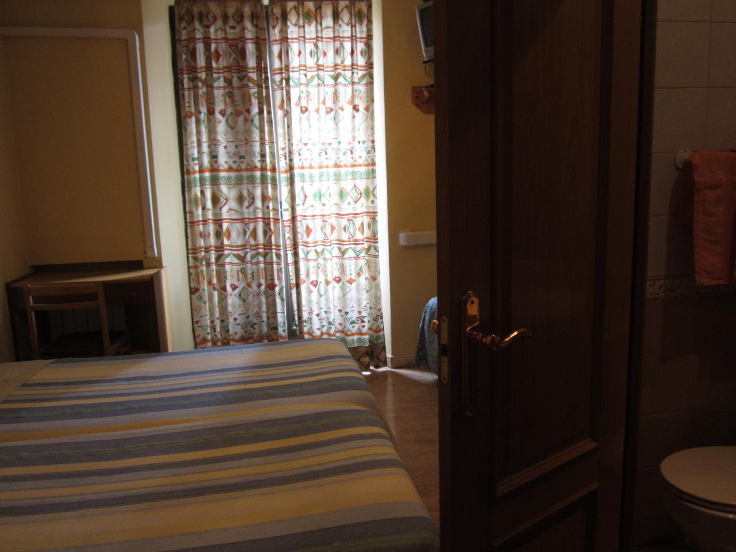 Twin Room with Extra Bed photo 2