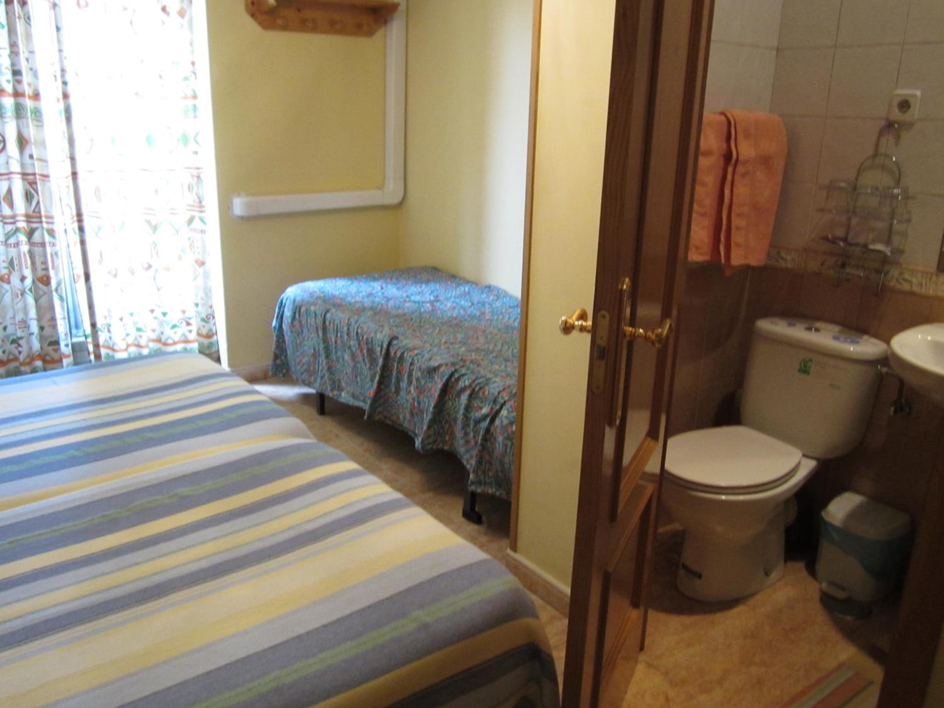 Twin Room with Extra Bed photo 3