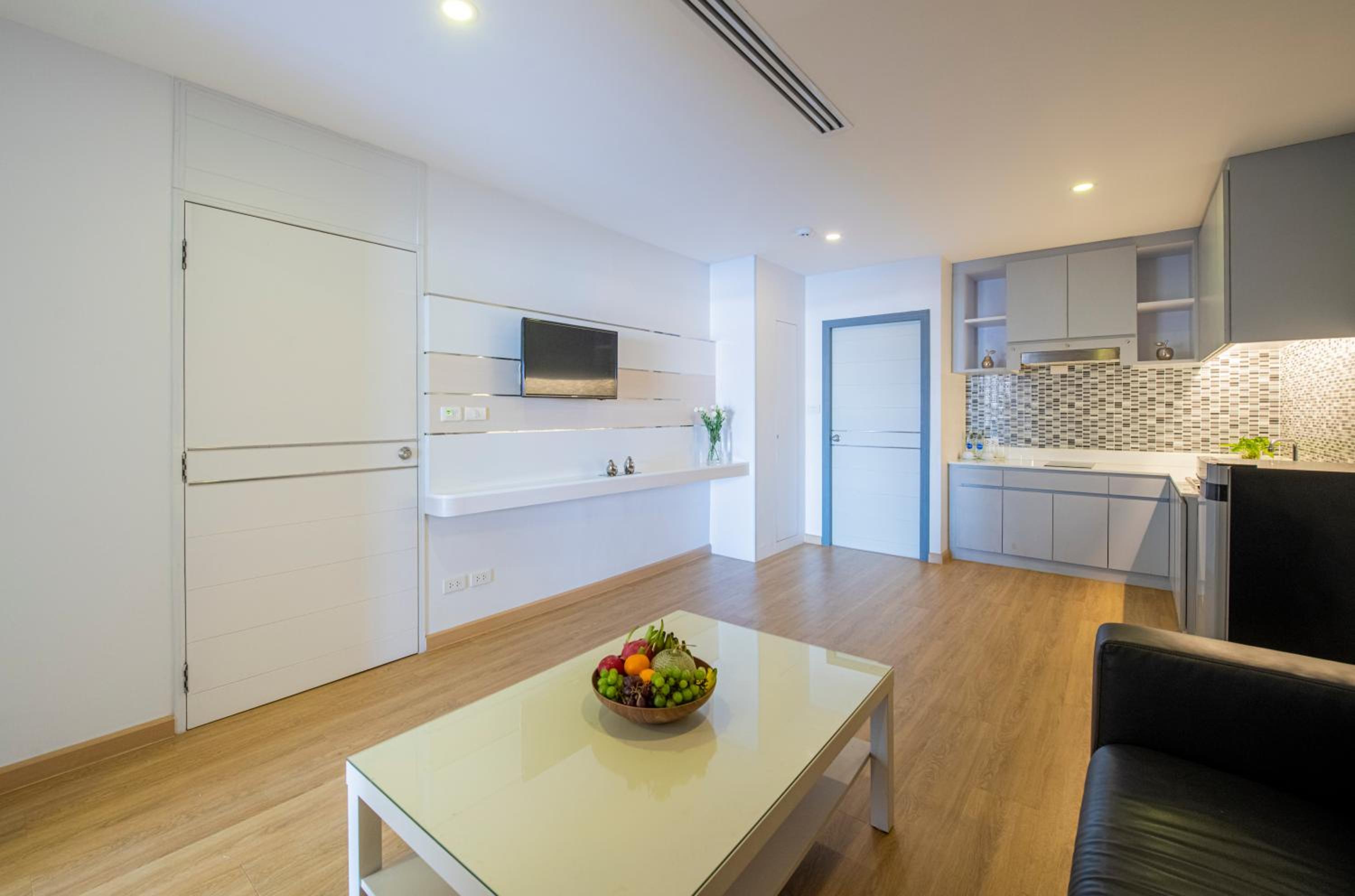 Marina Grand One Bedroom Suite - Photo 2
