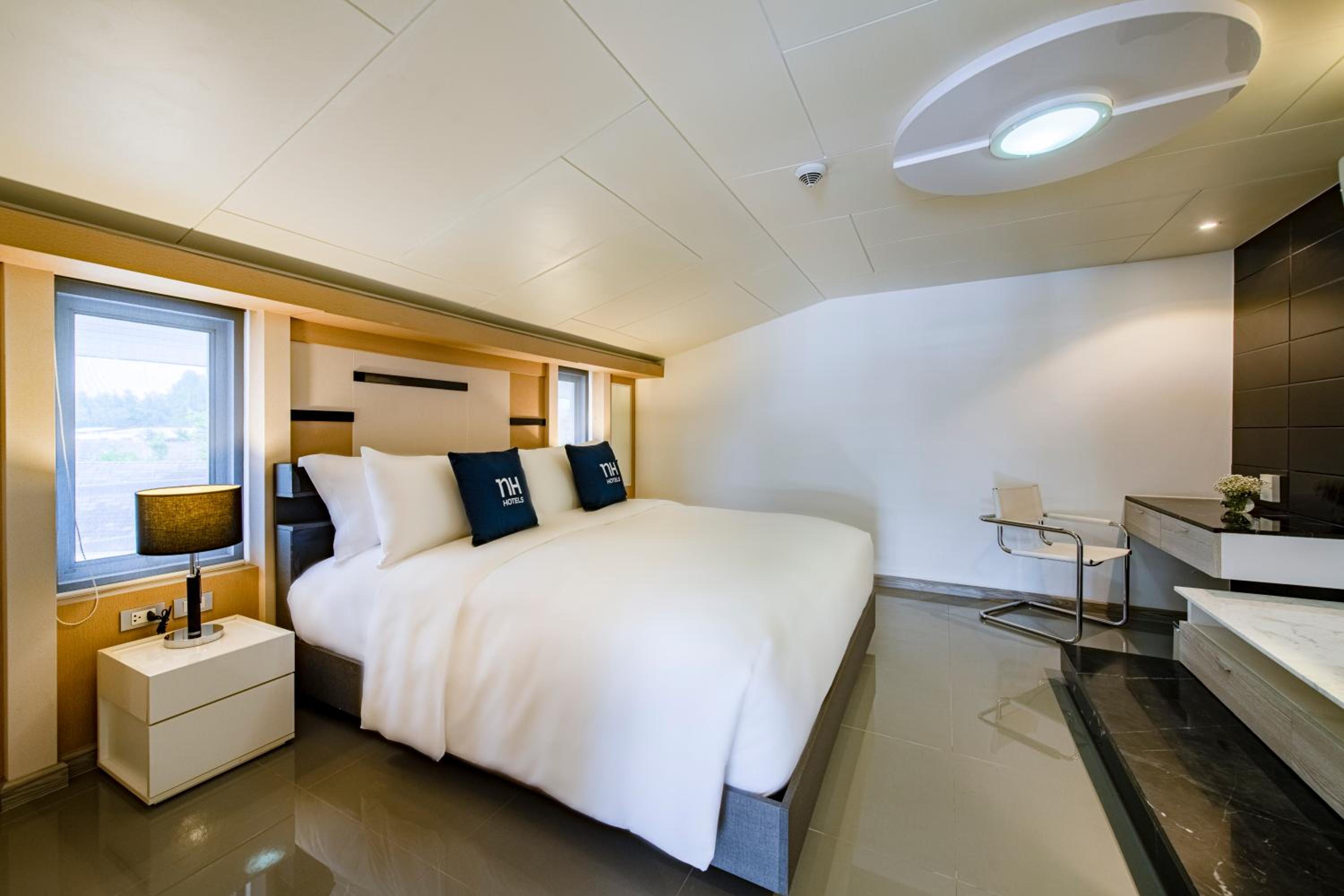 Penthouse 1 Bedroom - Photo 3