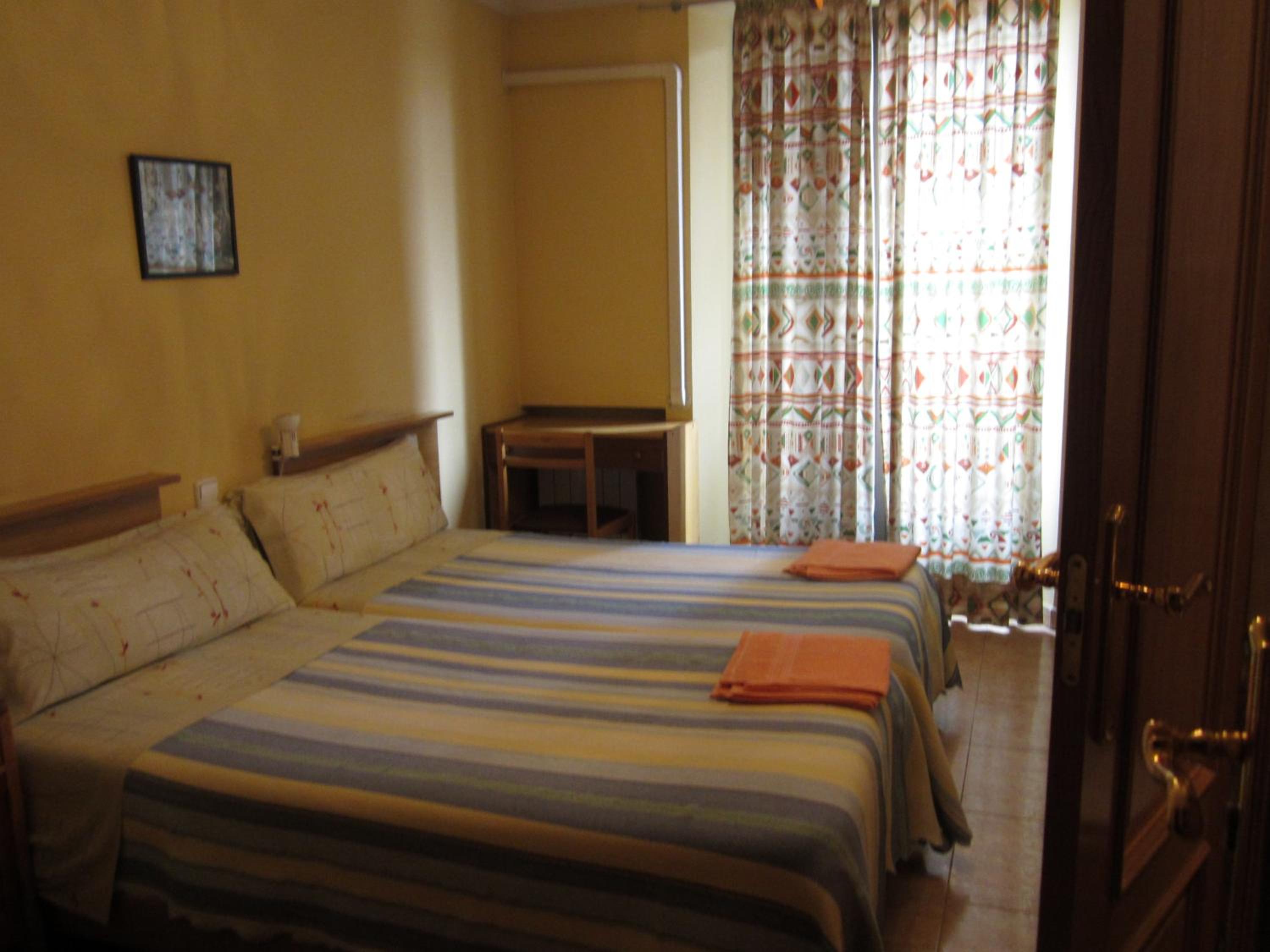 Twin Room with Extra Bed photo 3