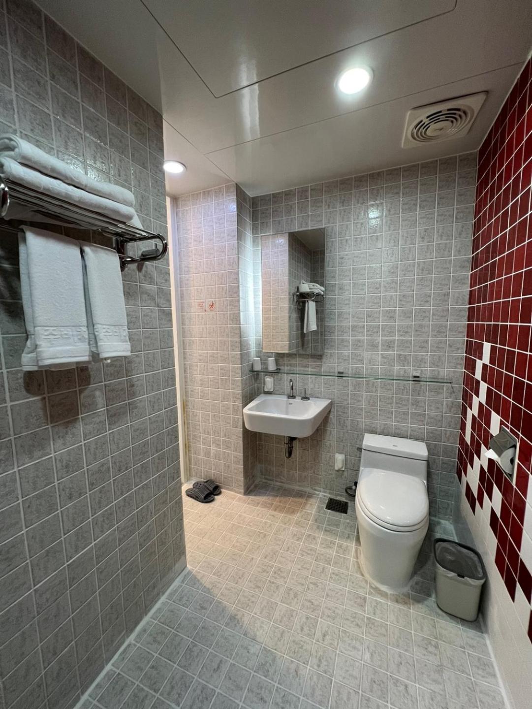 Deluxe Twin Room with City View (Including a cup of Americano) photo 2