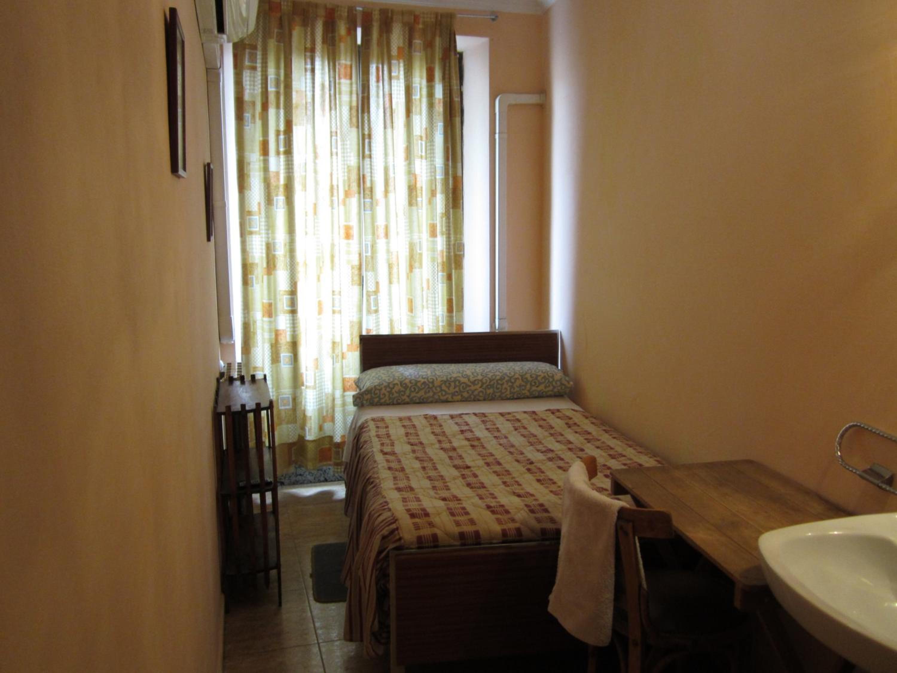Single Room with Shared Bathroom photo 2
