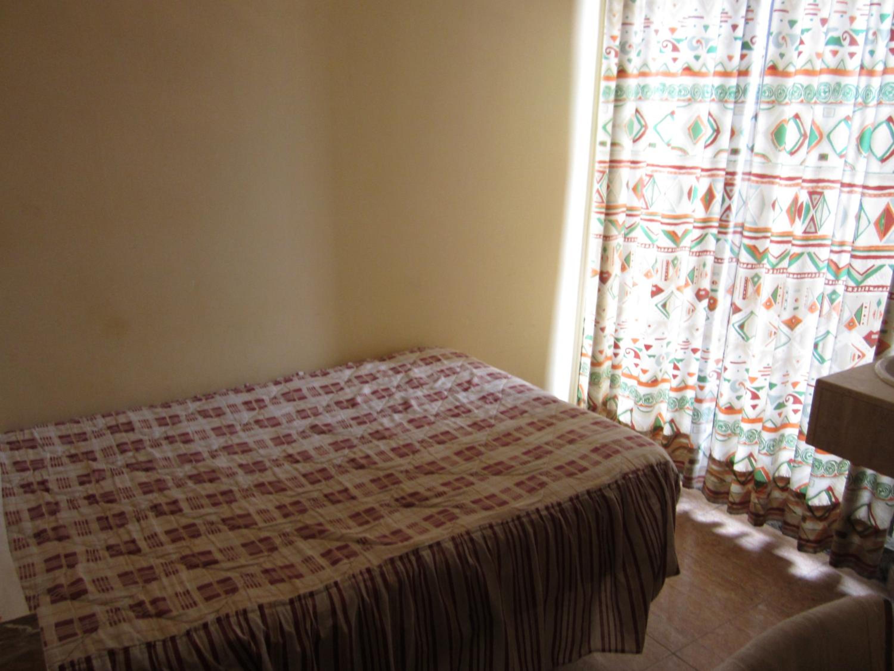 Single Room with Shared Bathroom photo 3