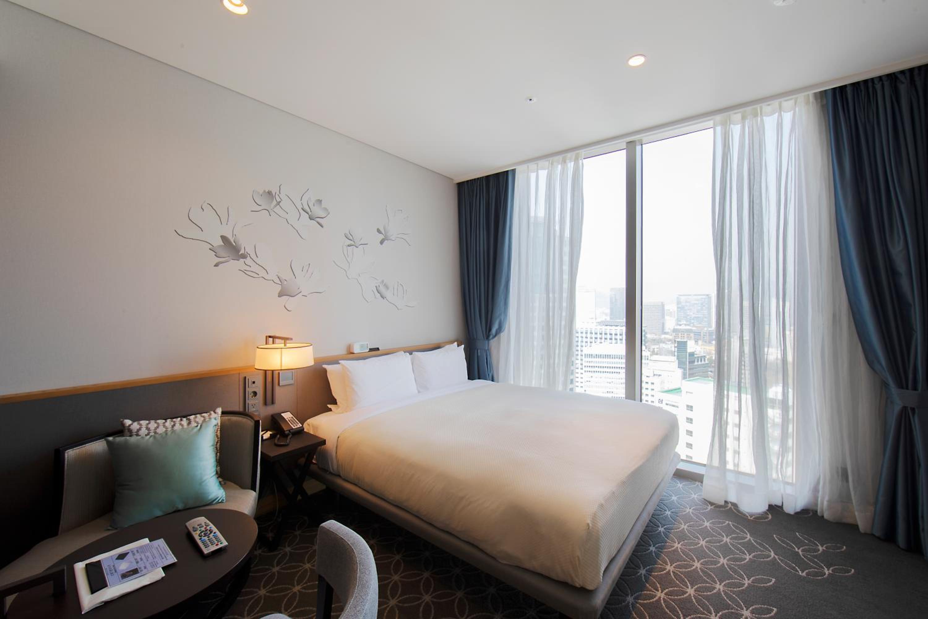 Standard Double Room - 11th - 16th Floor with Bath - Parking included