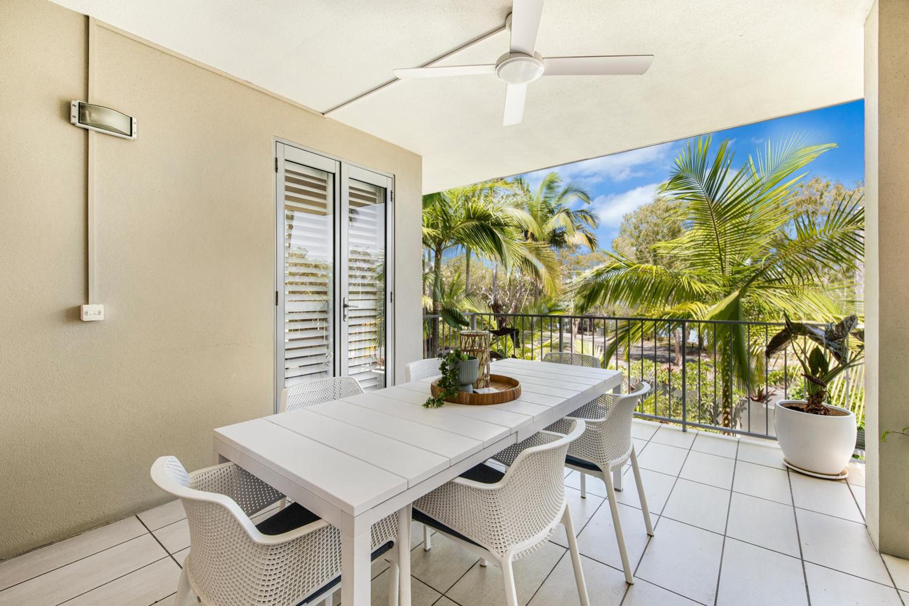Two-Bedroom Apartment with Water View - Photo 2