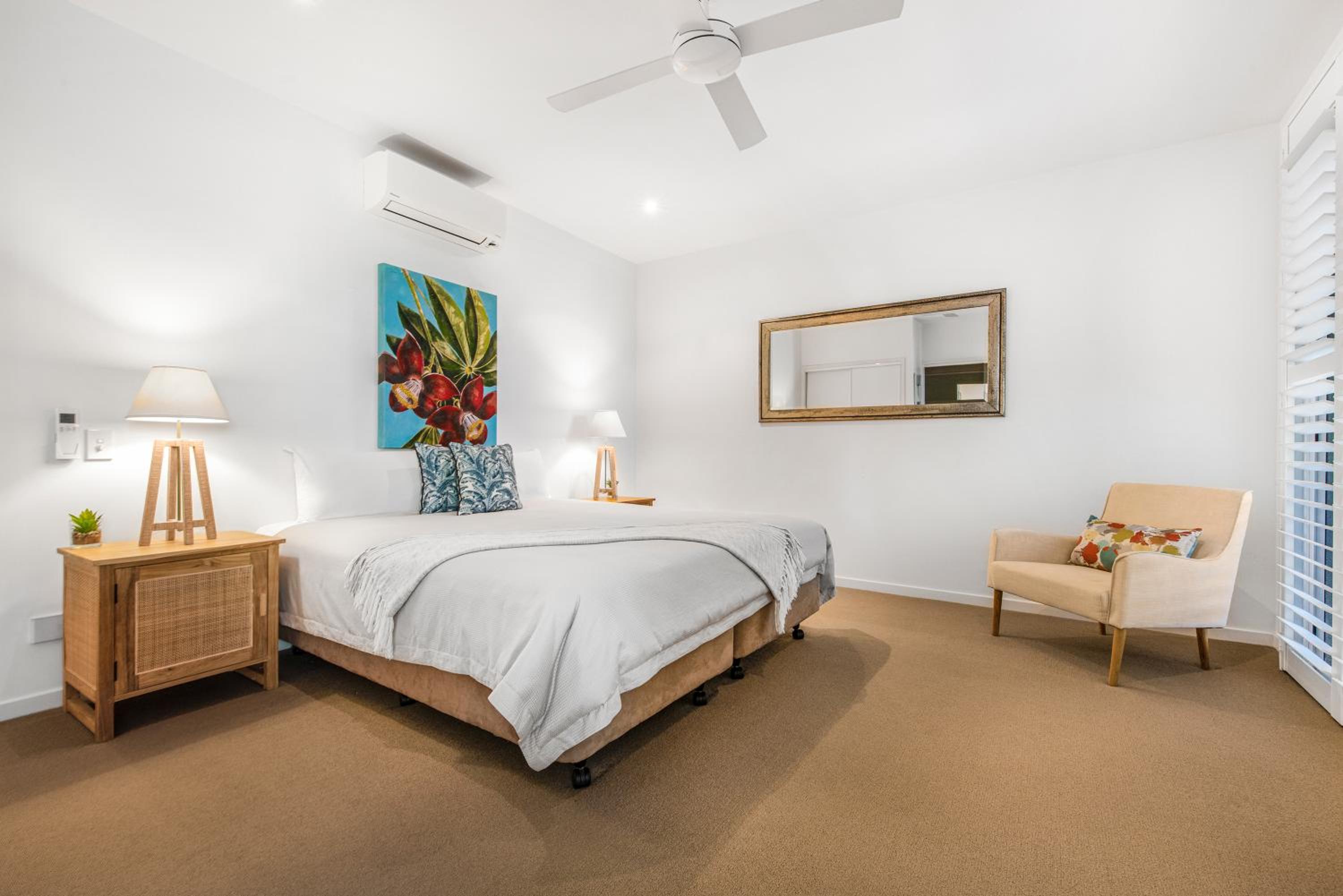 Two-Bedroom Apartment with Water View - Photo 5