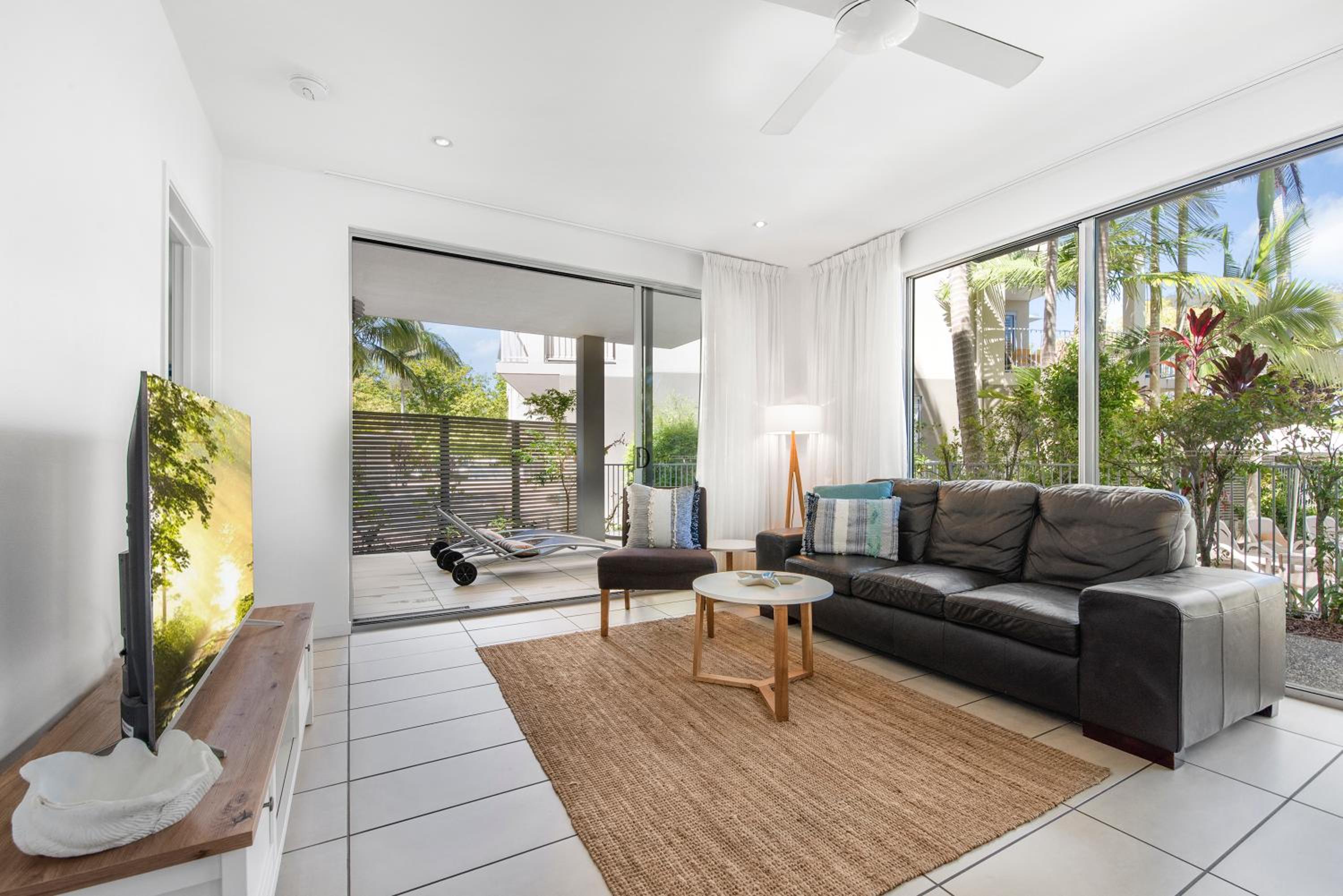Apartment with Pool View  photo 2