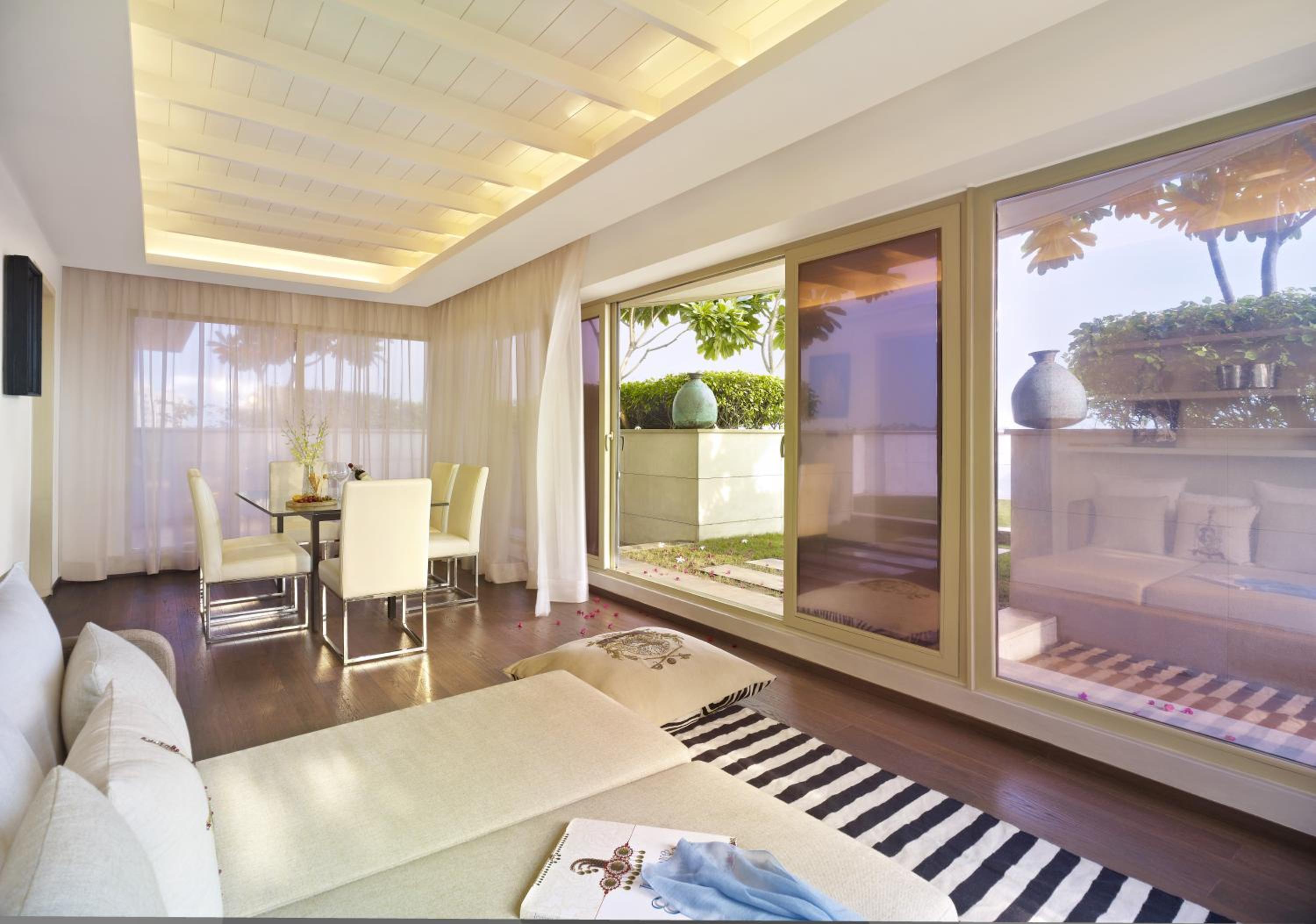 Luxury Suite - Photo 6