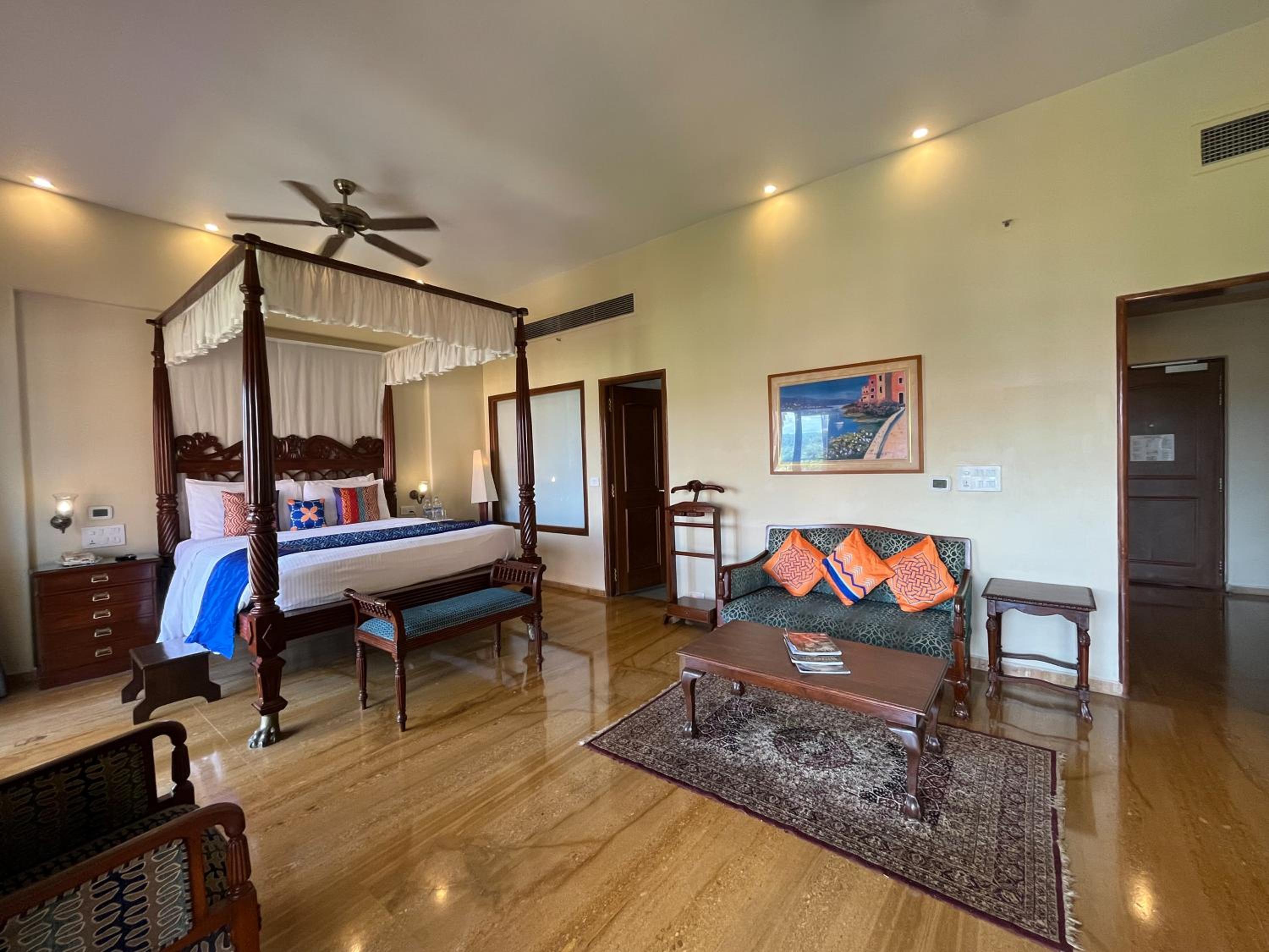 Suite Room - Photo 9