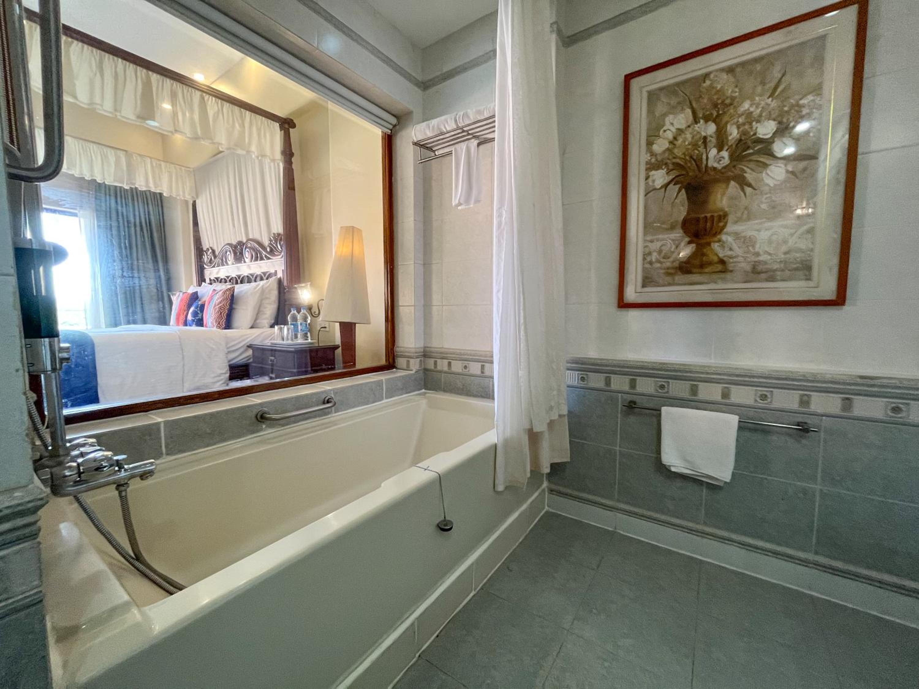 Suite Room - Photo 10