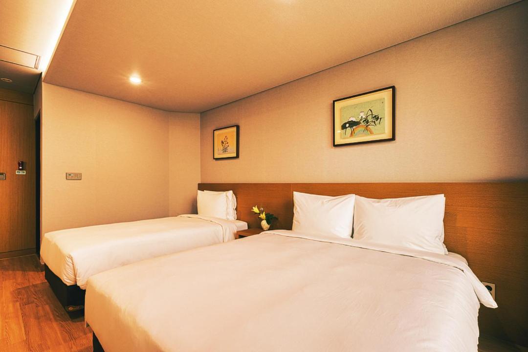 Twin Room With City View photo 3