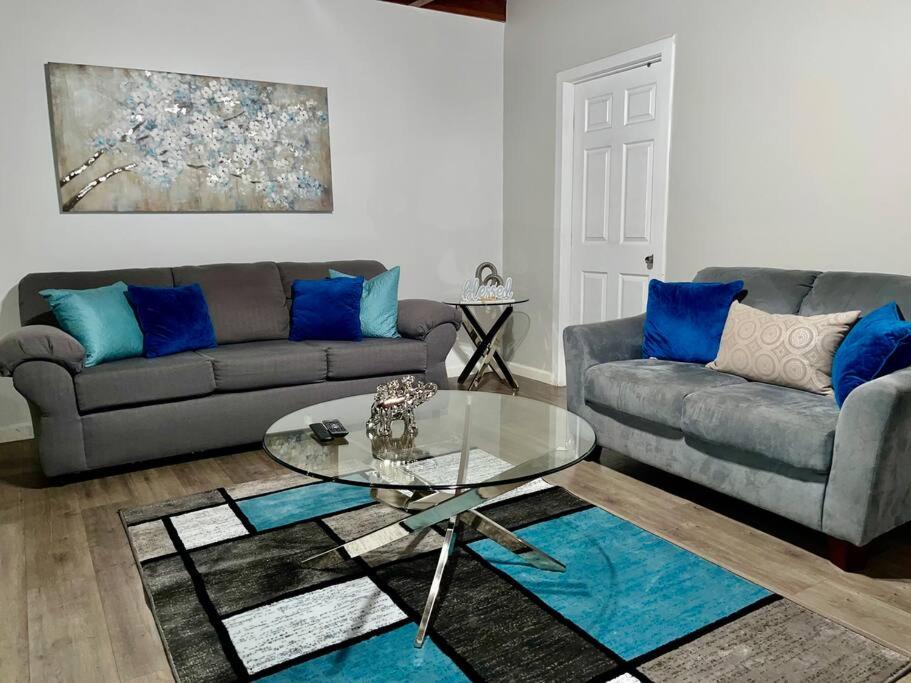 Three-Bedroom Apartment photo 1