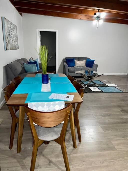Three-Bedroom Apartment photo 2