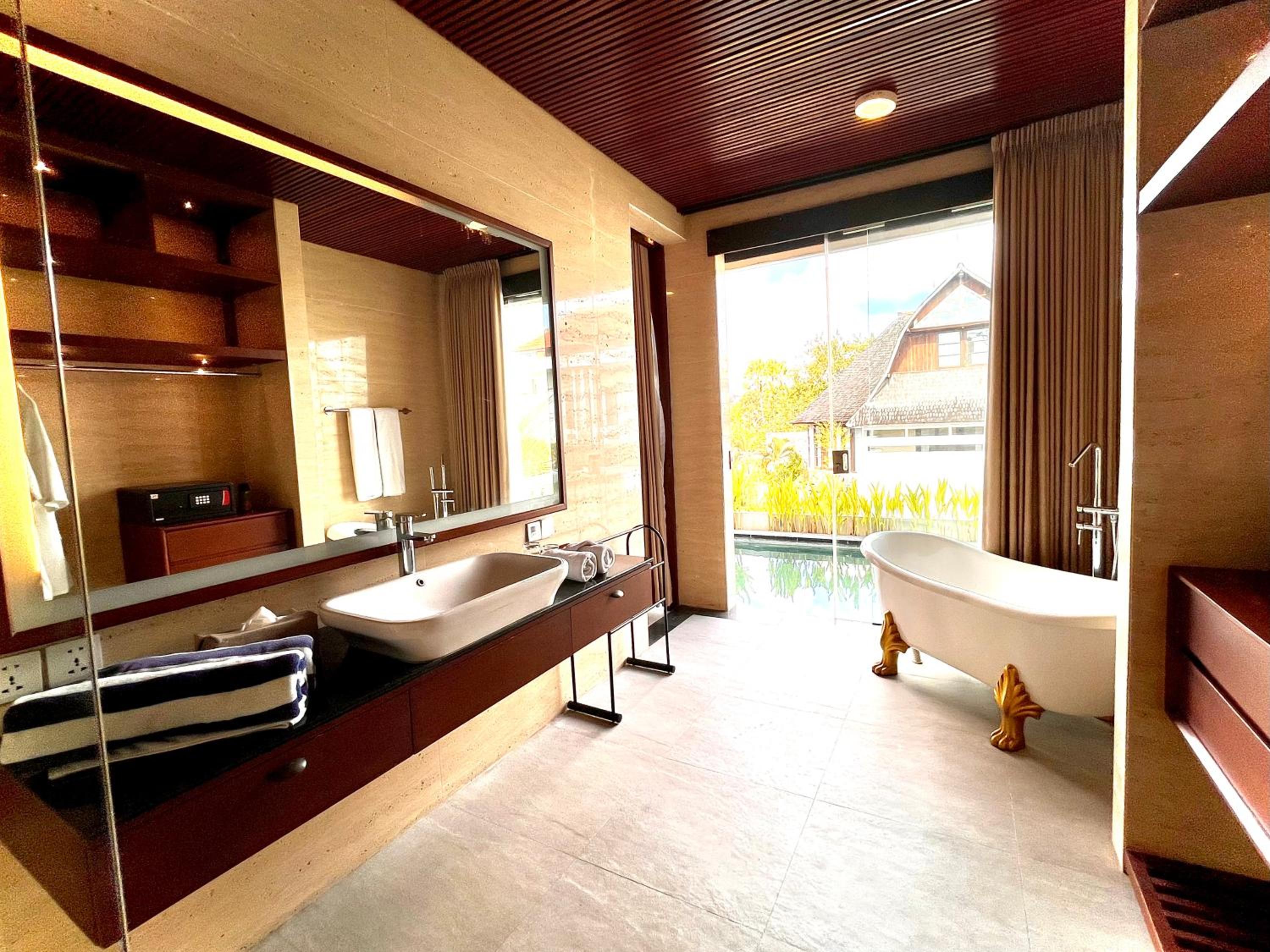 Suite One-Bedroom Villa with Private Pool - Photo 3