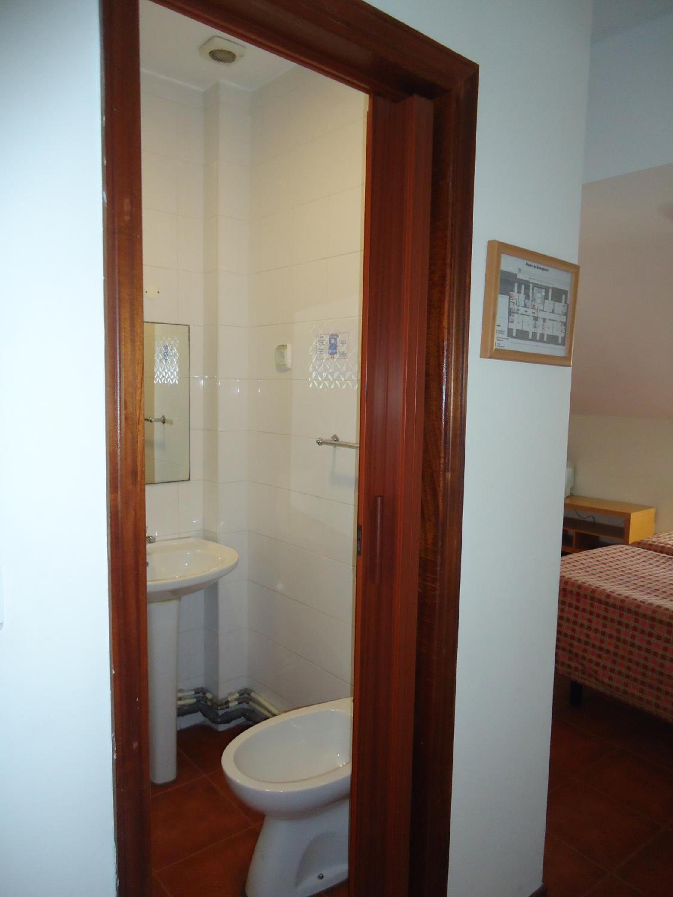 Triple Room with Private Bathroom - Photo 7