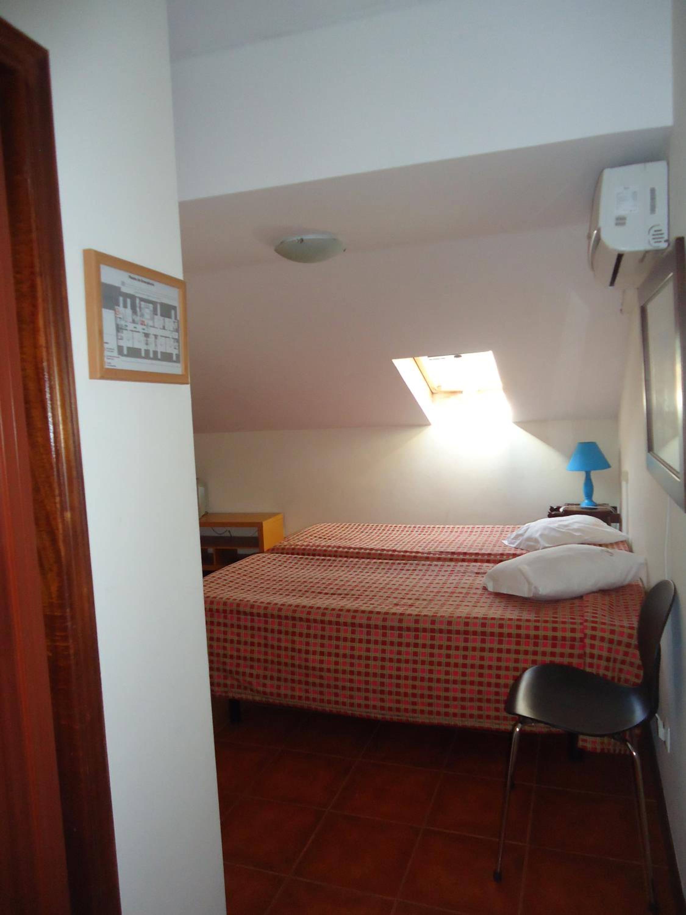 Triple Room with Private Bathroom - Photo 8