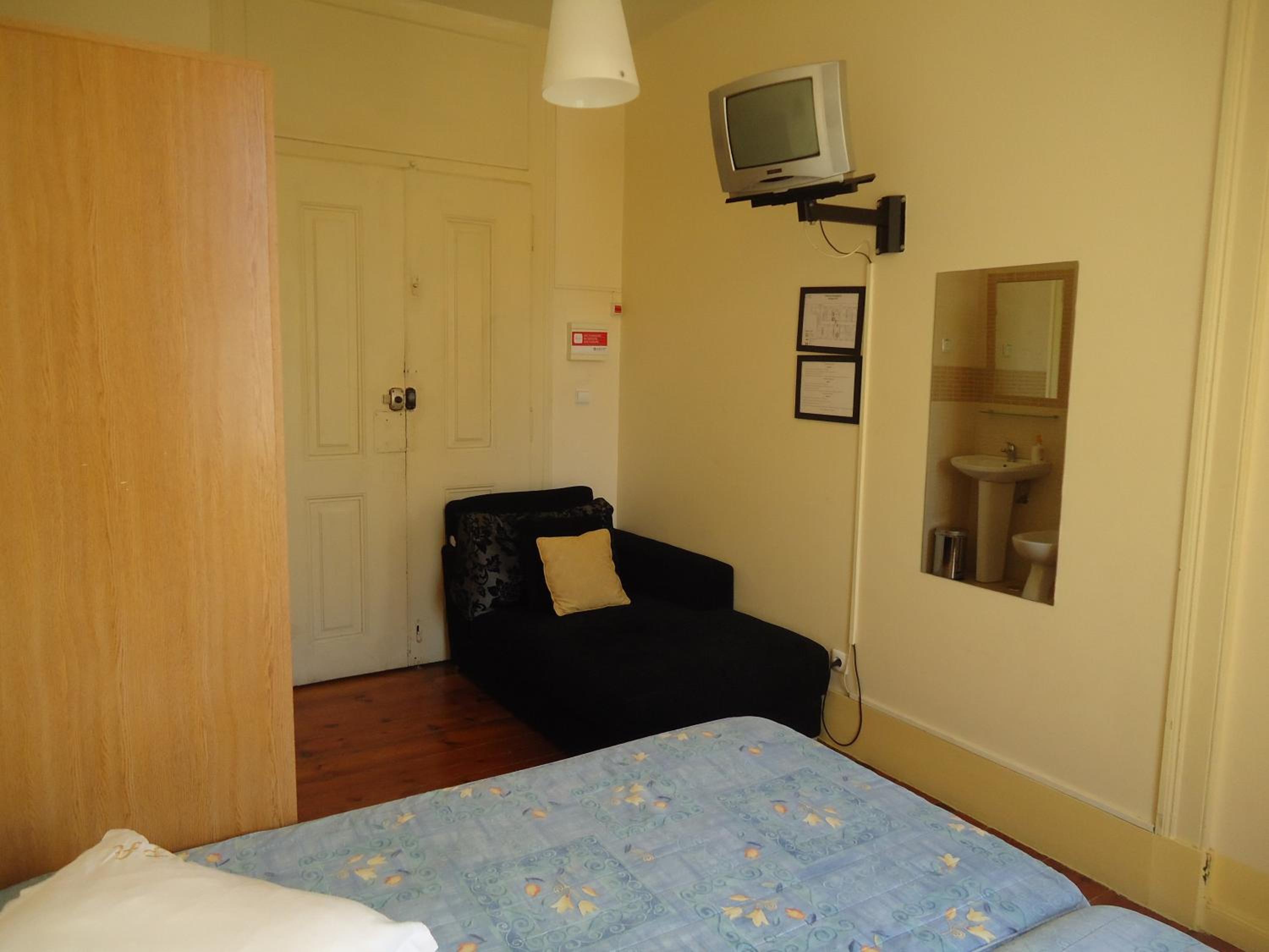 Double or Twin Room with Shared Bathroom photo 3