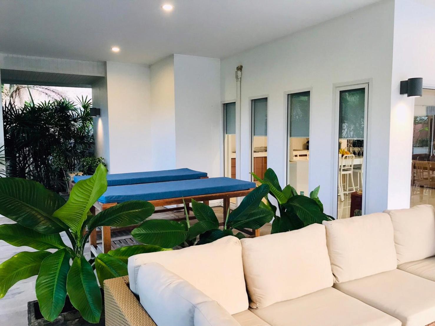 Villa with Private Pool - Photo 17