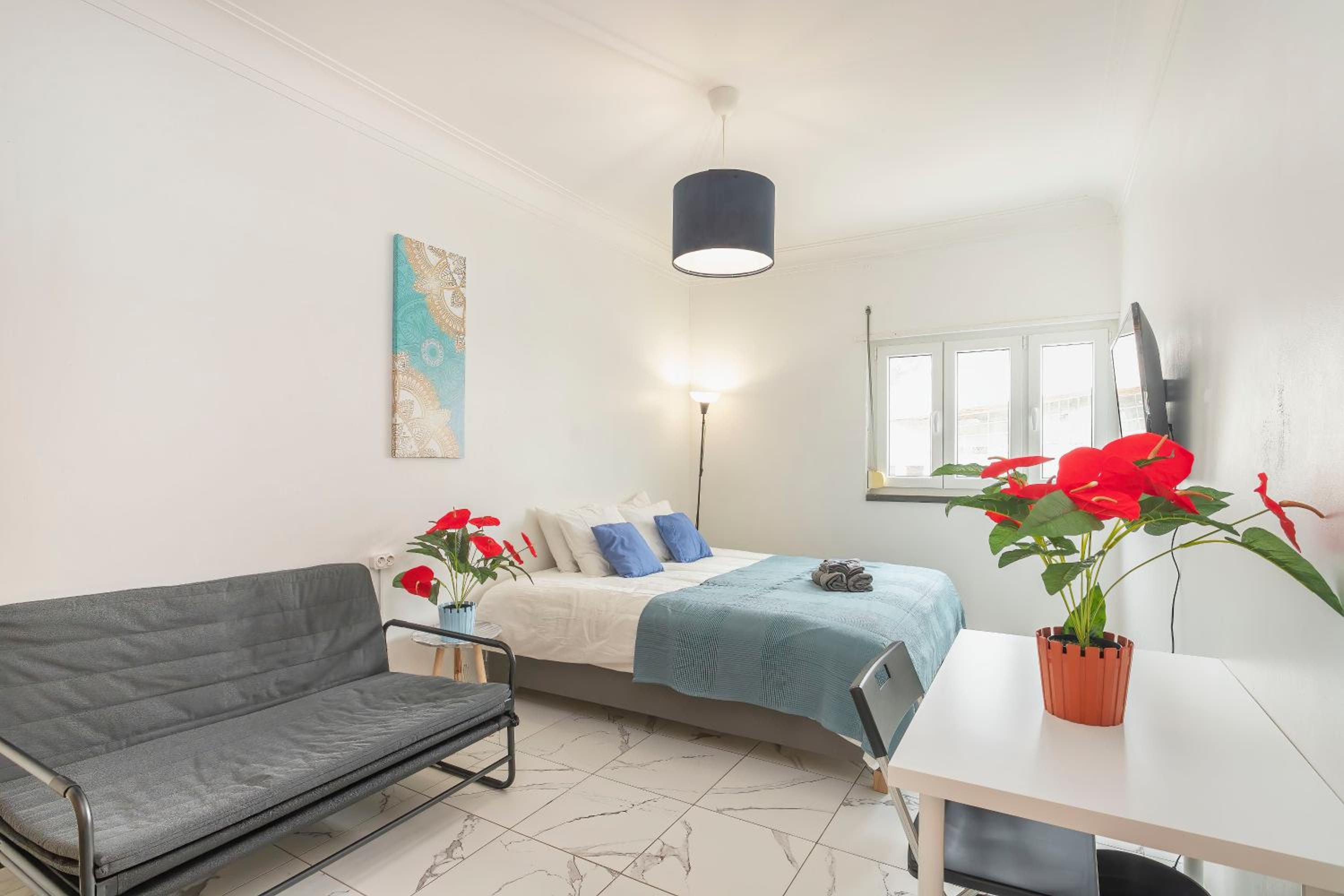 Basic Triple Room with Shared Bathroom