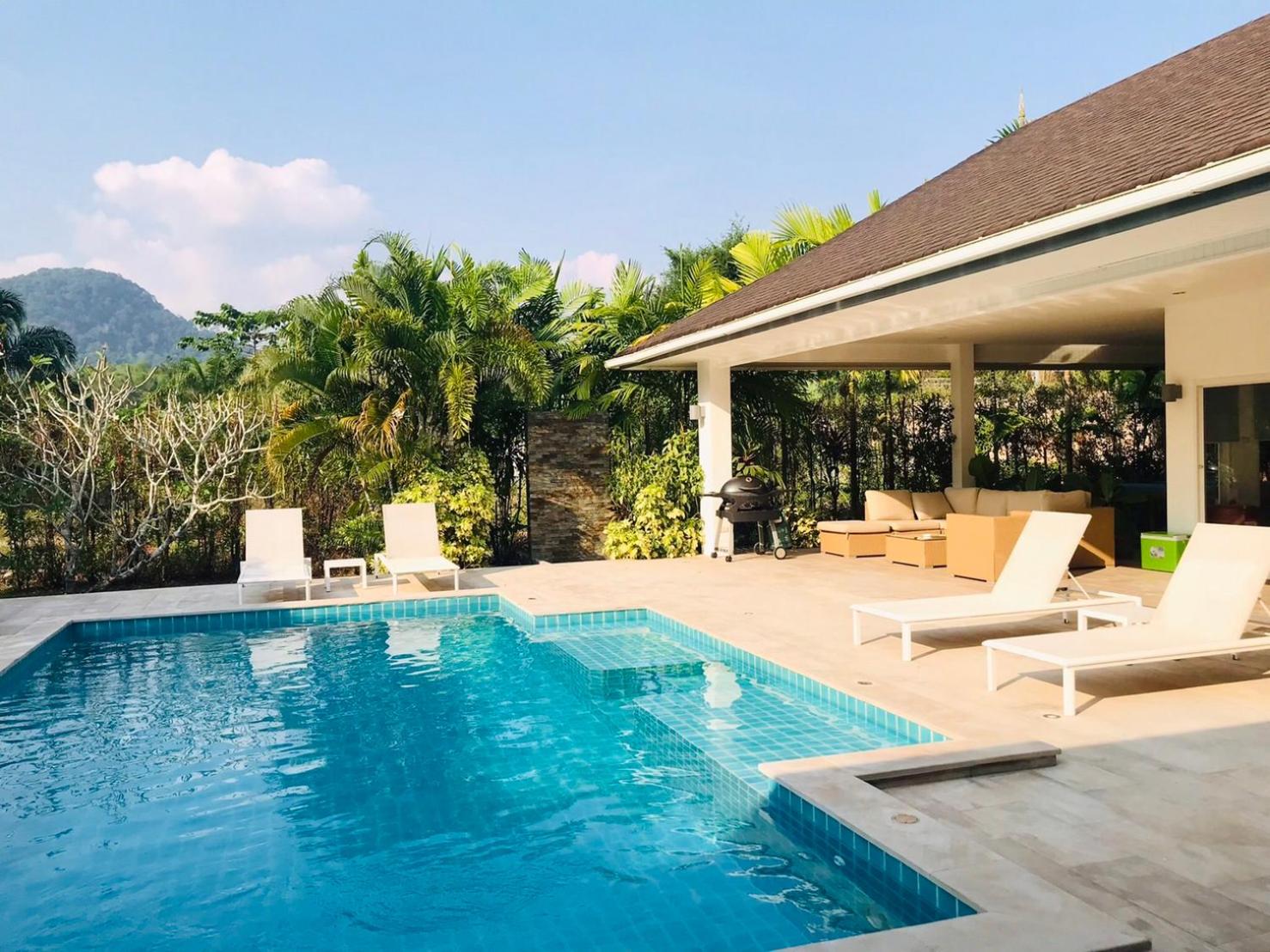 Villa with Private Pool - Photo 16