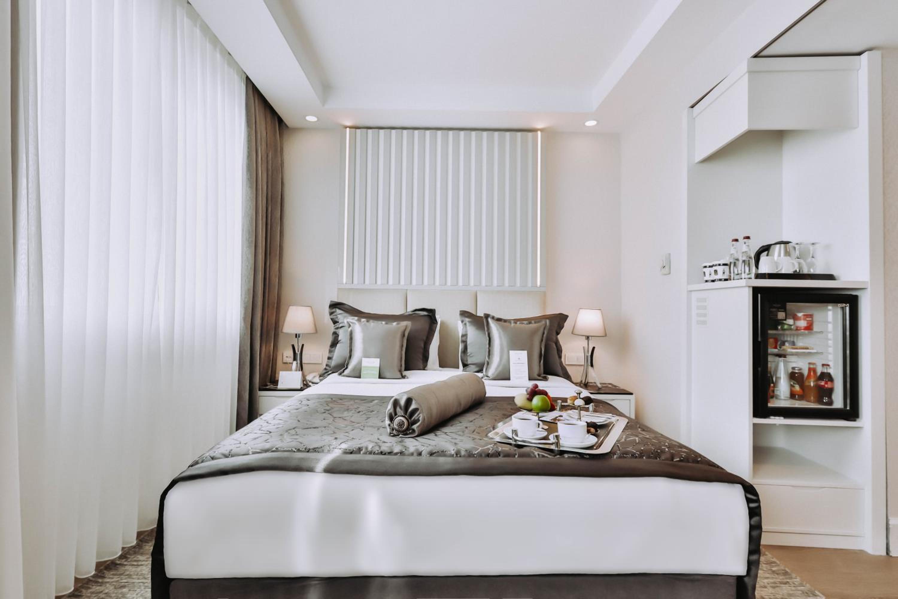Deluxe Queen Room - Photo 1