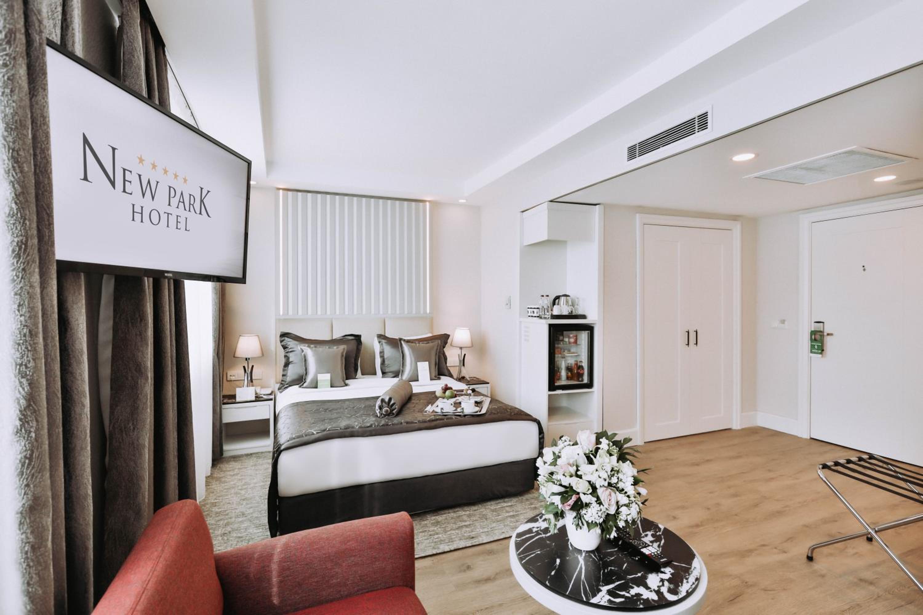 Deluxe Queen Room - Photo 6