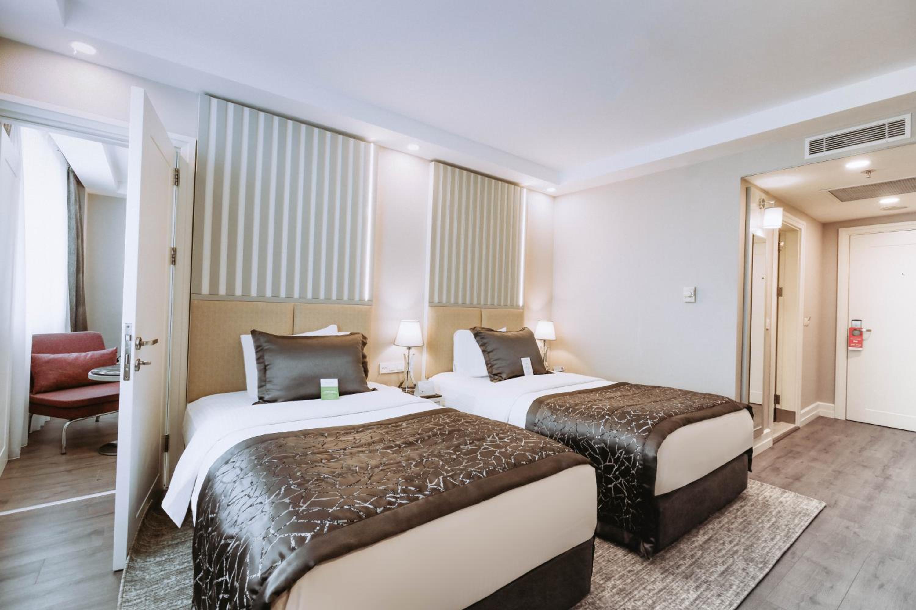Deluxe Quadruple Room - Photo 3