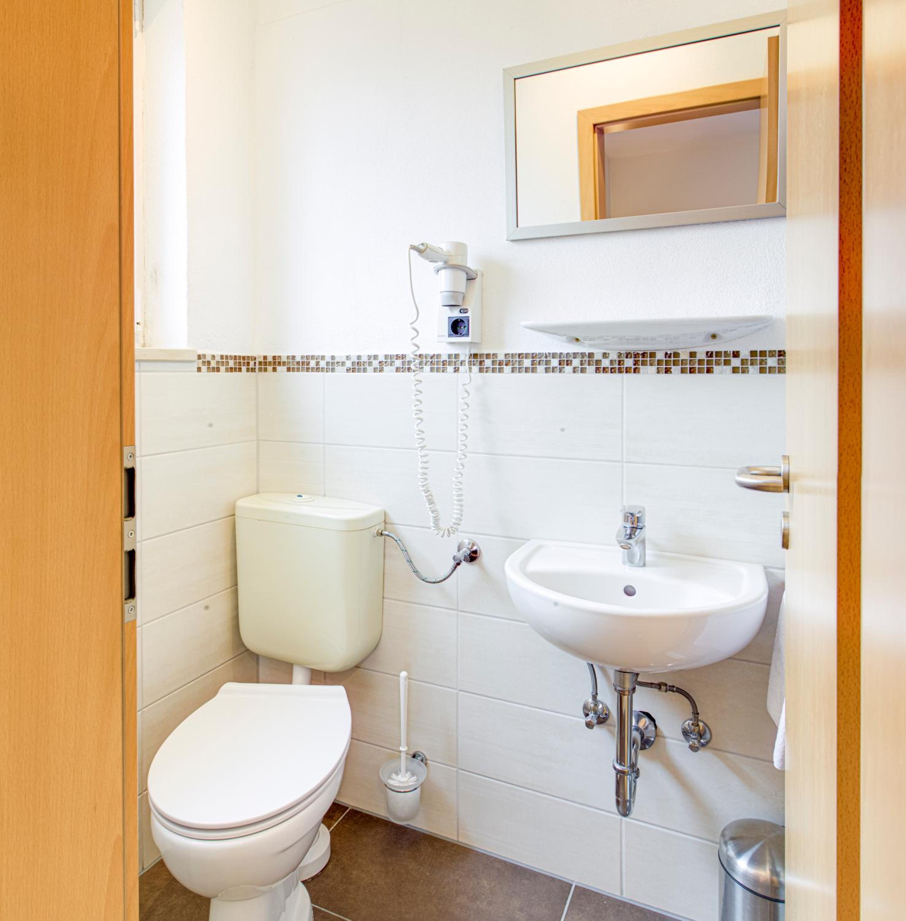 Twin Room - Photo 22