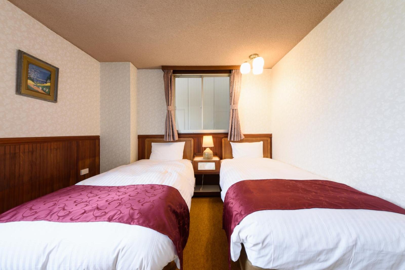 Small Twin Room - Photo 1