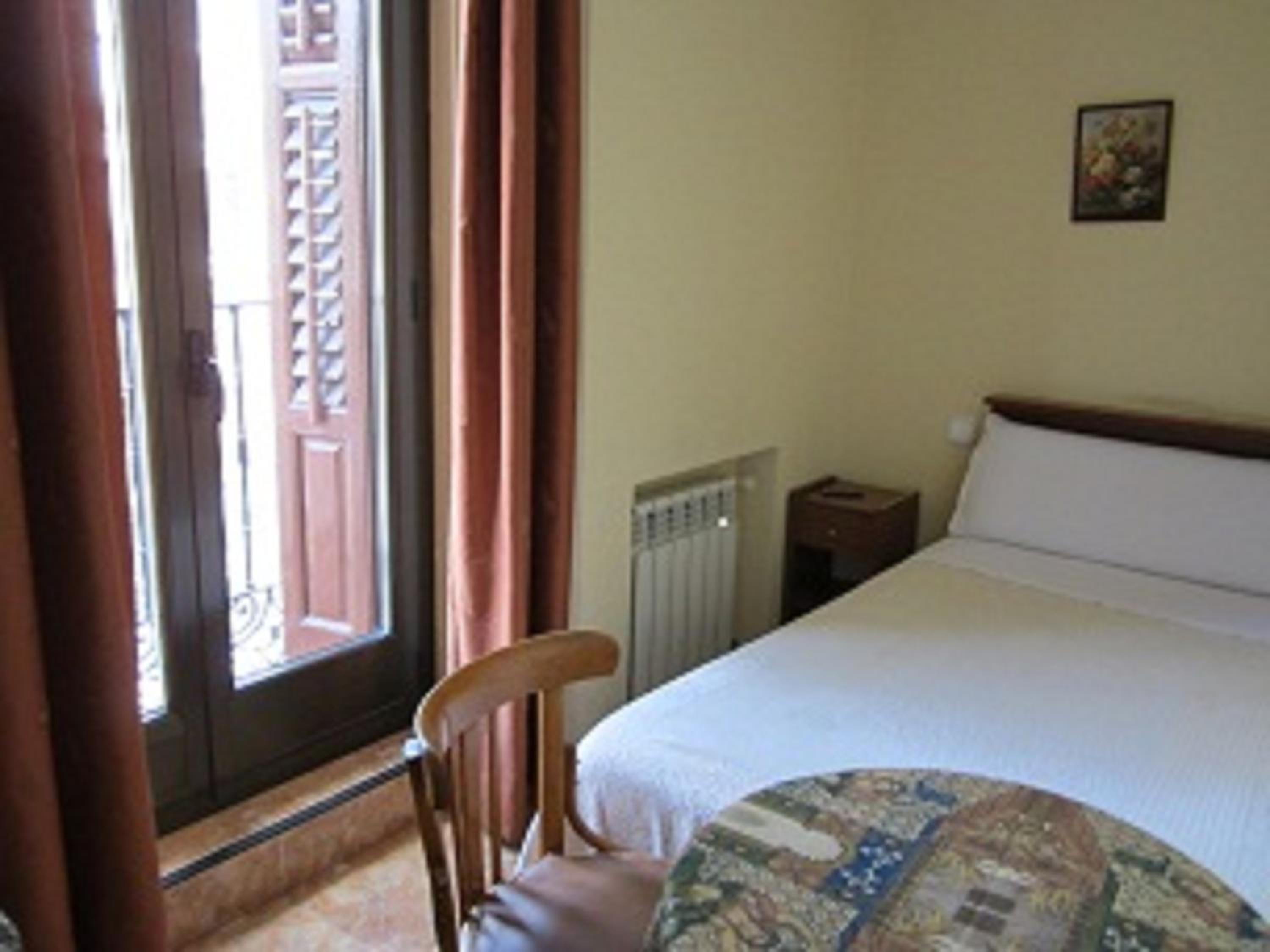 Single Room with Shared Bathroom photo 2