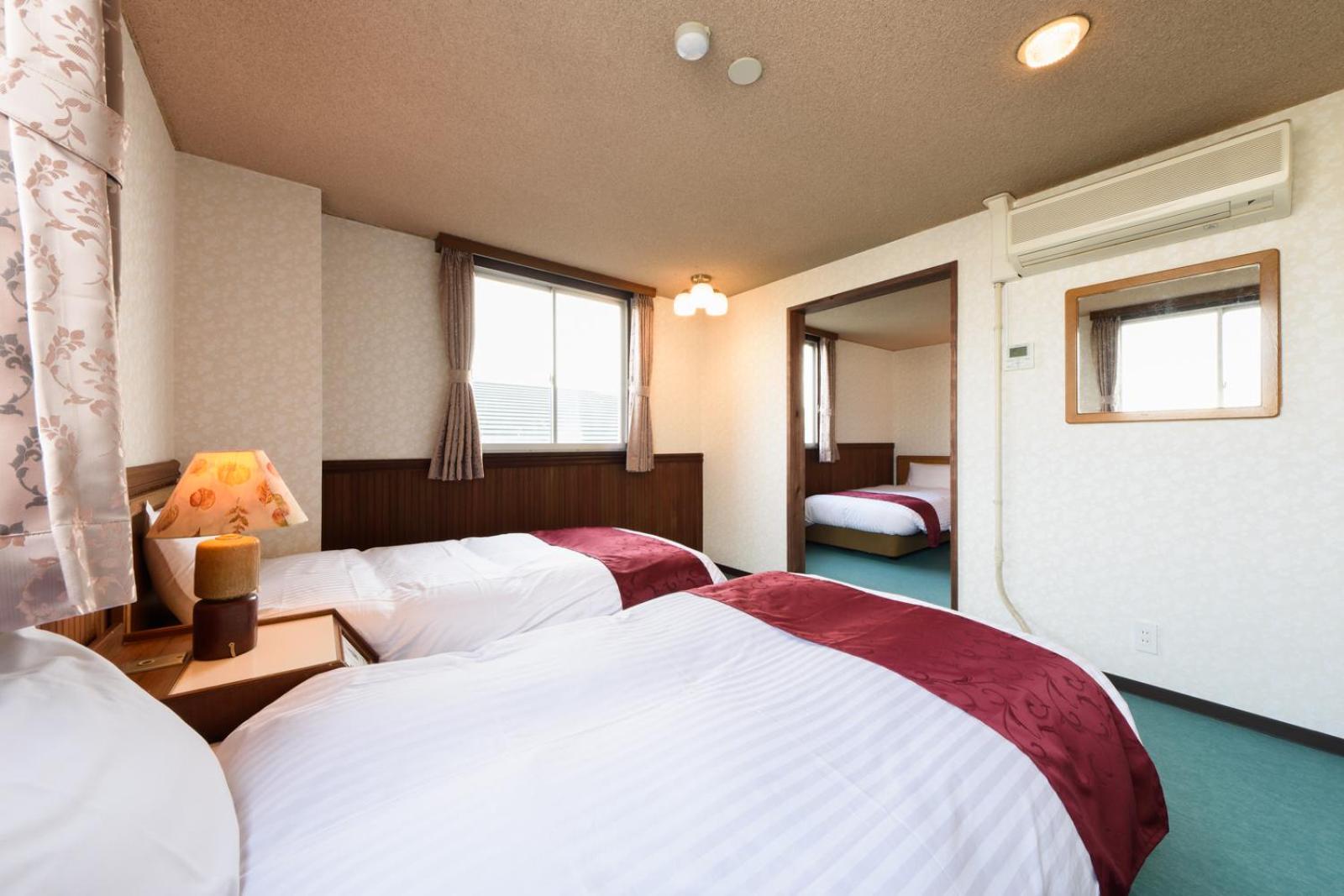Economy Quadruple Room - Photo 3