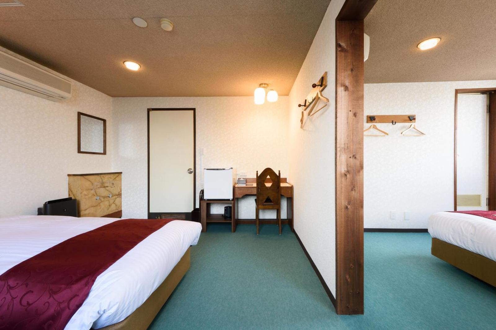 Economy Quadruple Room - Photo 2
