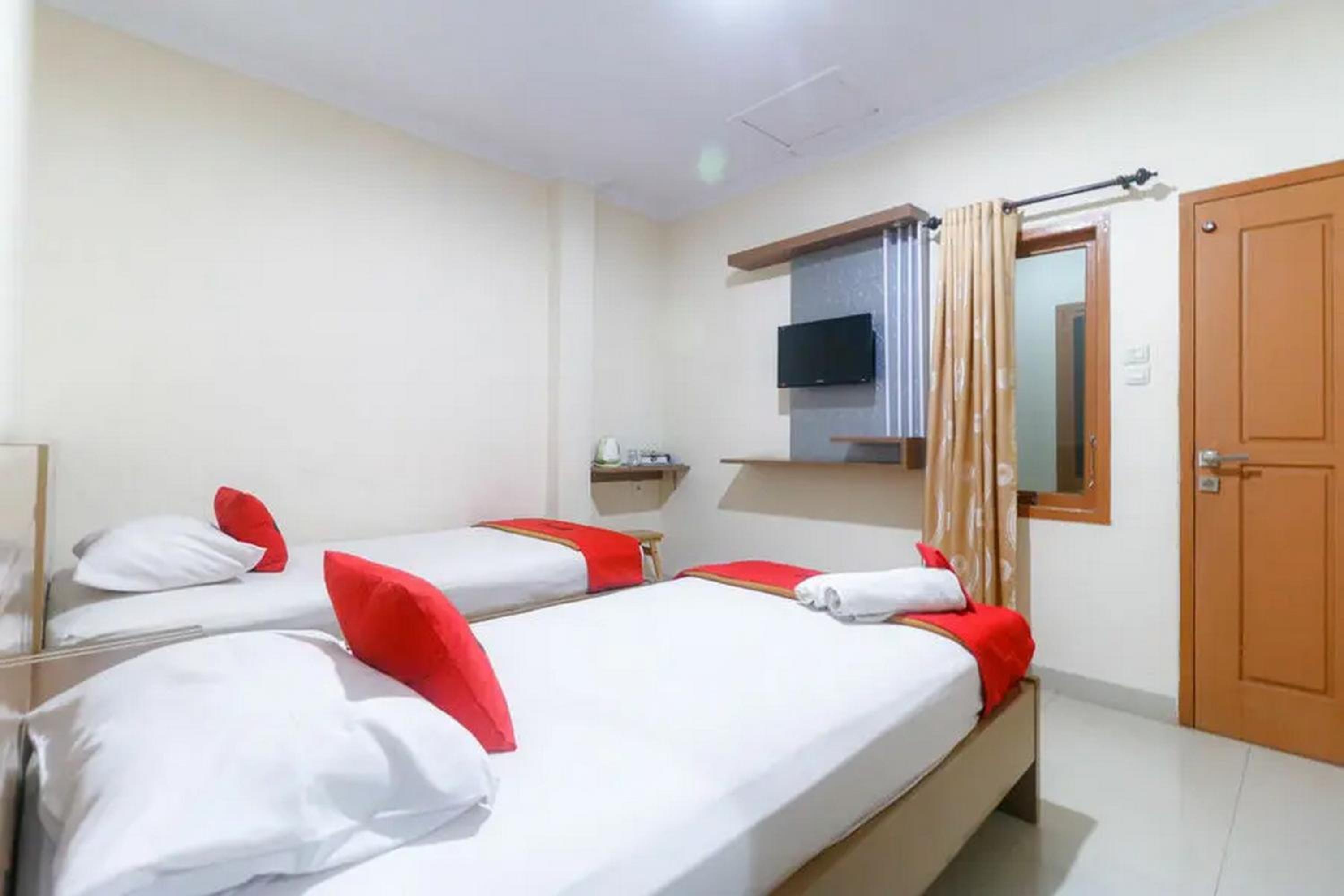 Twin Room - Photo 3