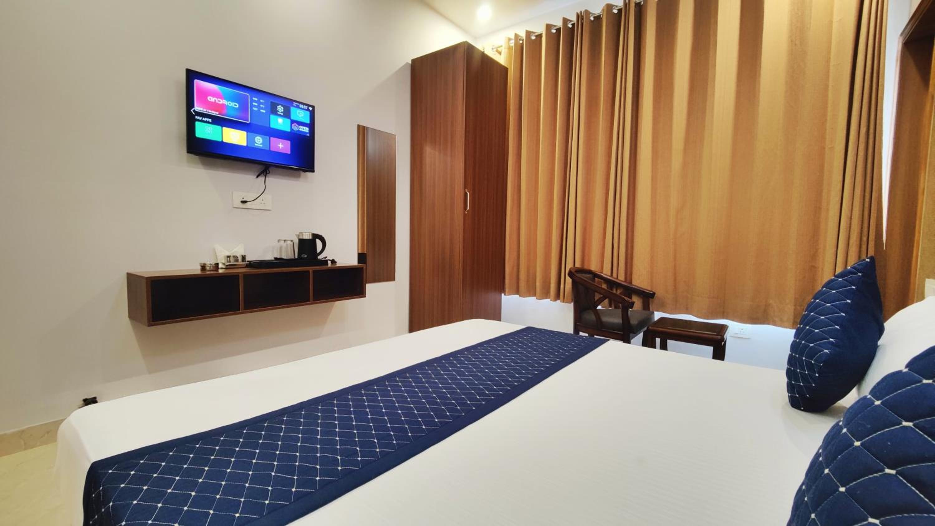 Deluxe Room - Photo 6