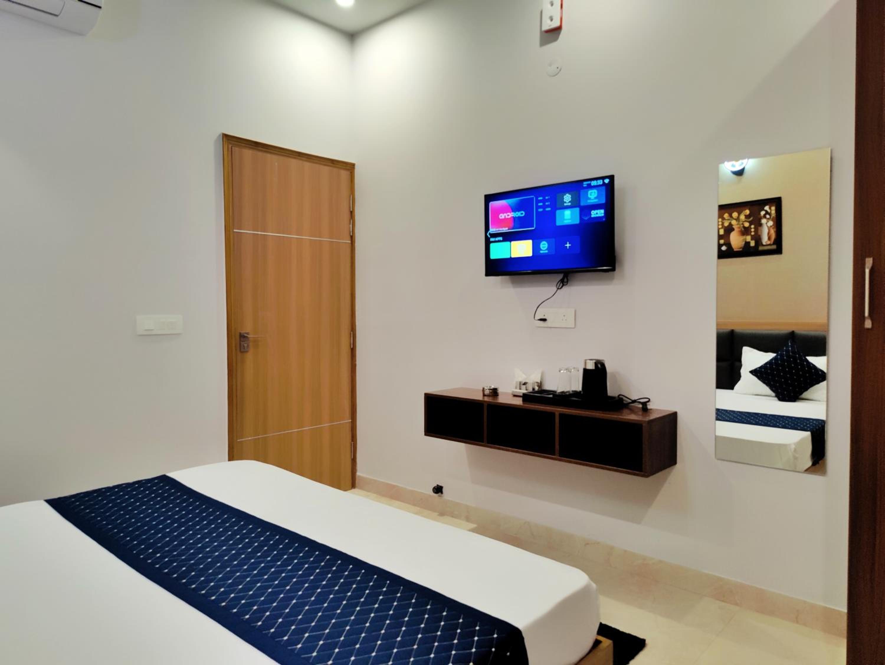 Deluxe Room - Photo 5