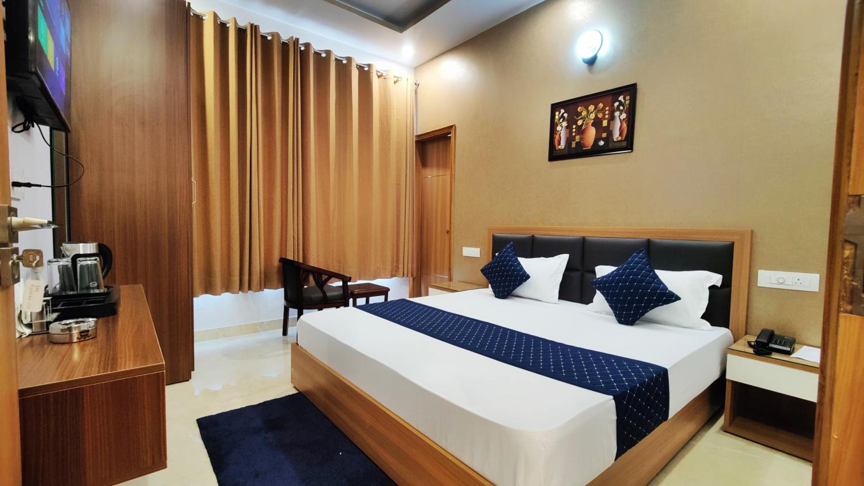 Deluxe Room - Photo 9