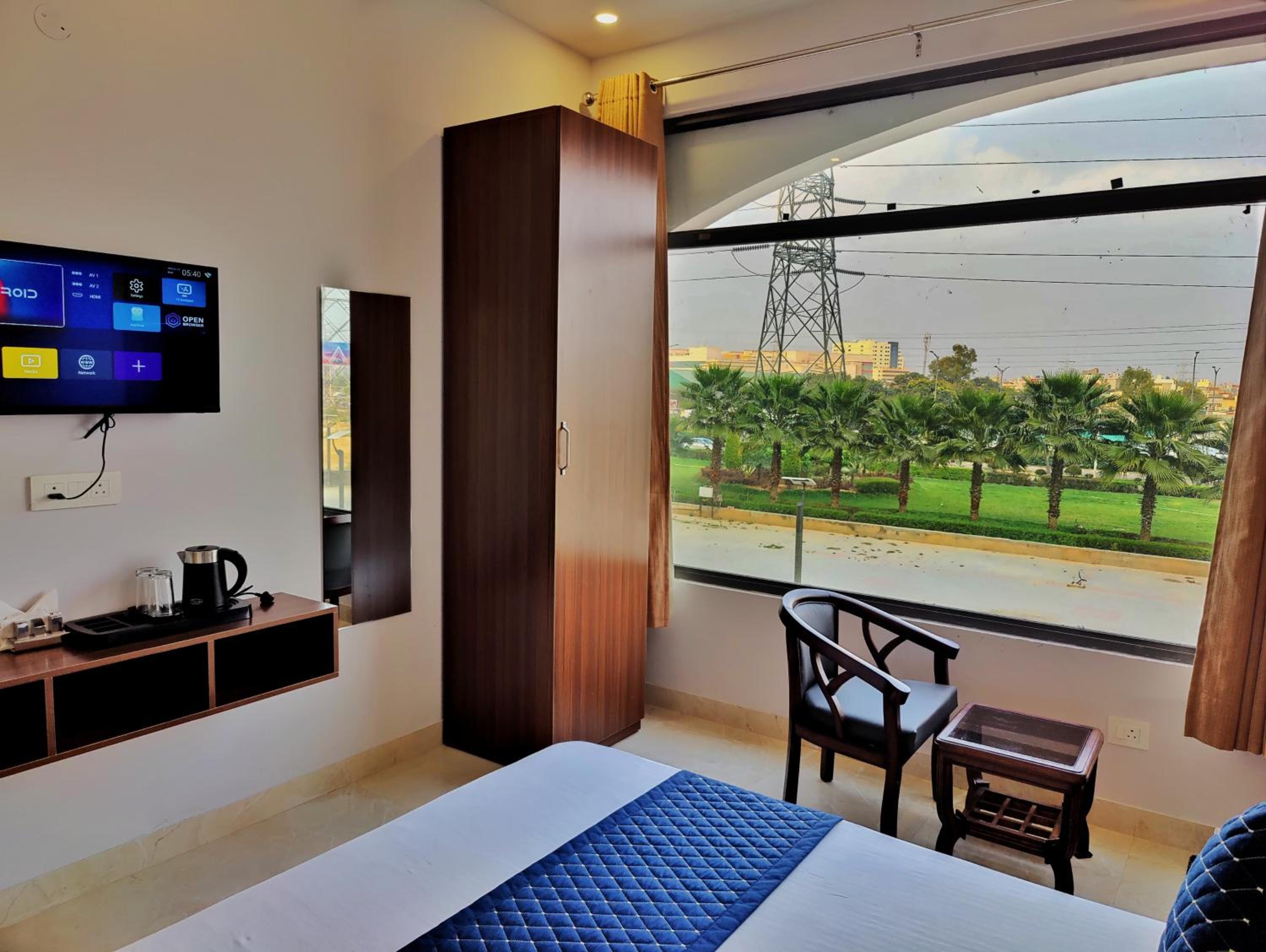 Deluxe Room - Photo 2