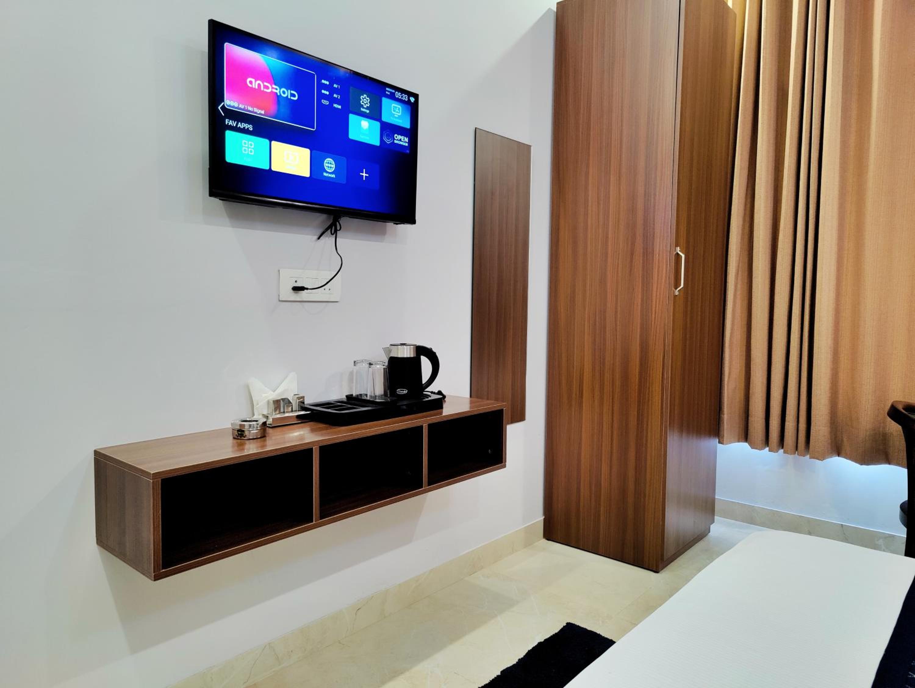 Deluxe Room - Photo 8