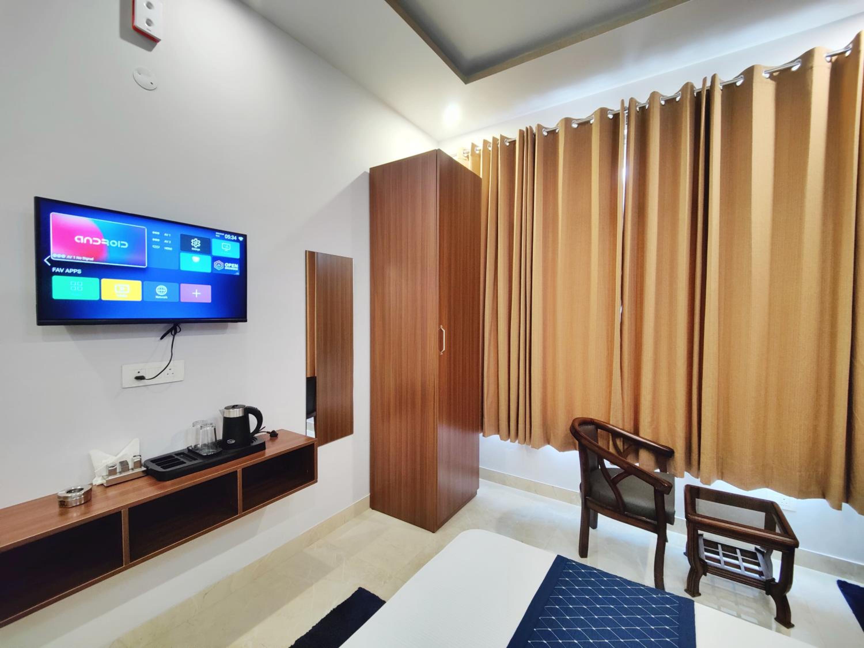 Deluxe Room - Photo 10