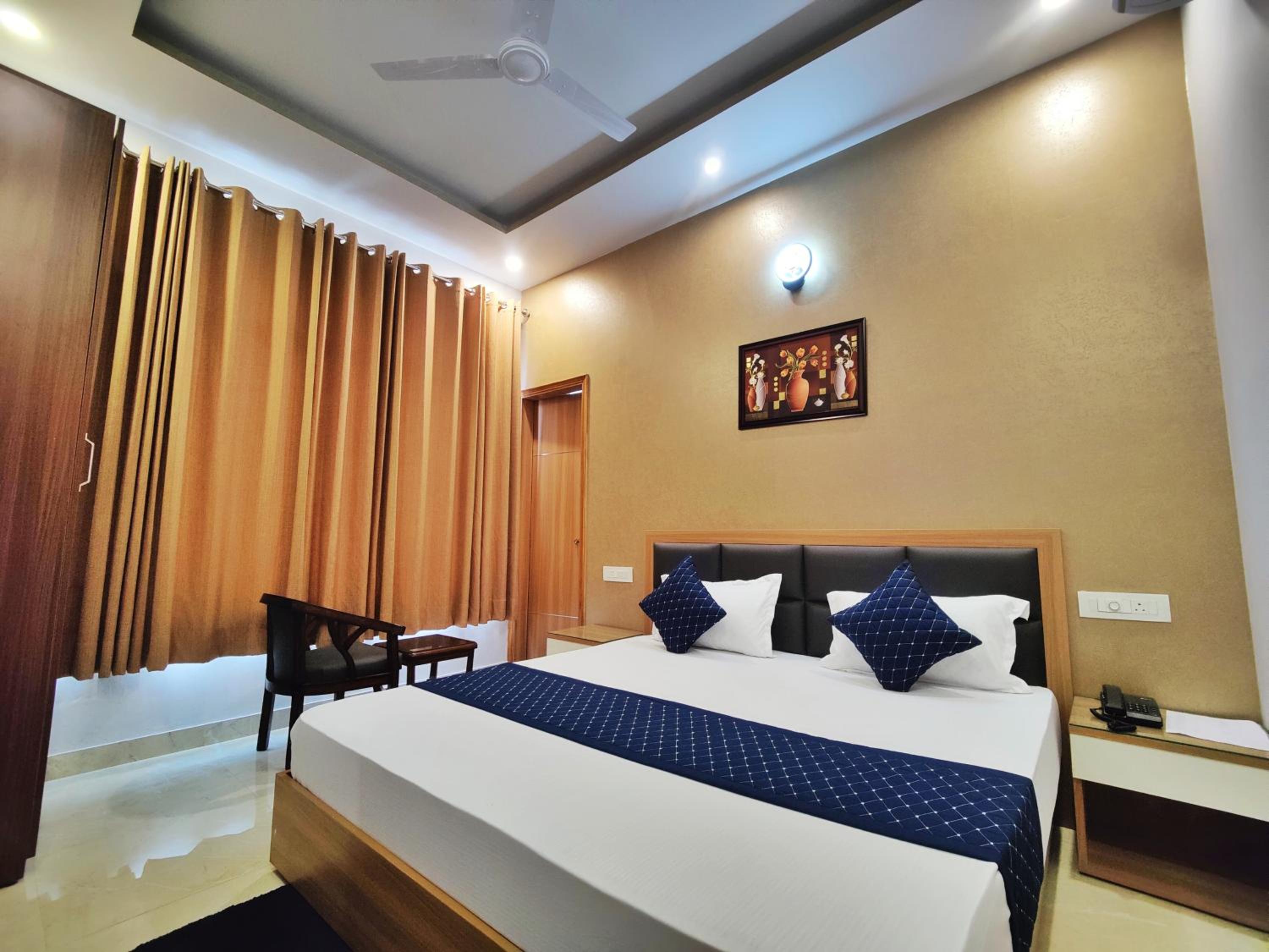 Deluxe Room - Photo 15